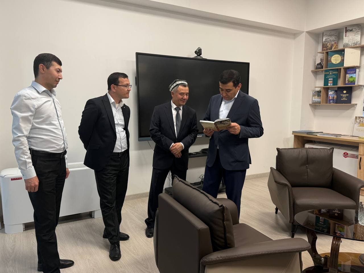 VAZIRLIKDA YANGI KUTUBXONA OCHILDI