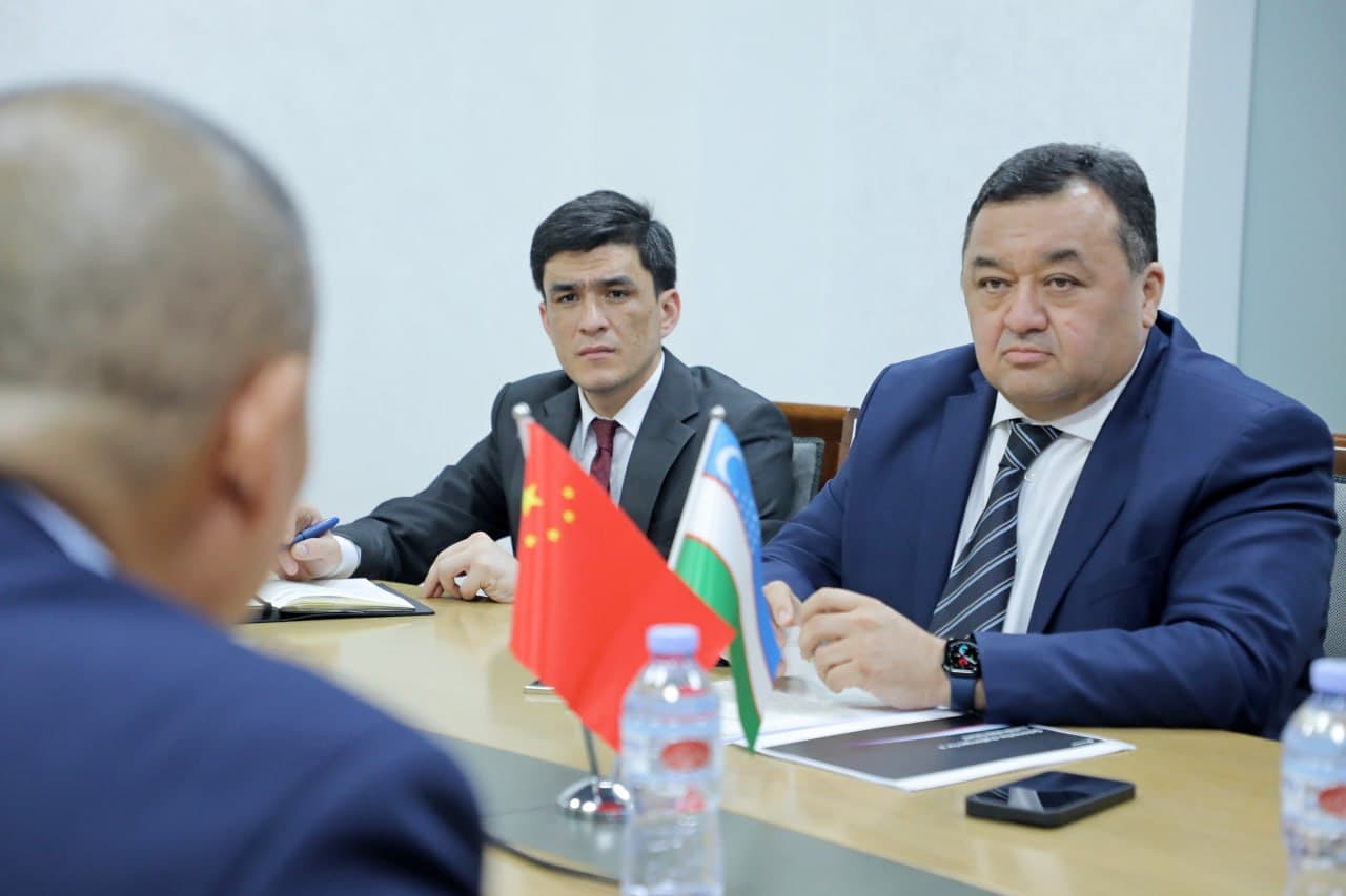 Проведены переговоры с председателем правления компании Xinjiang New Vision Investment Development Company Ван Чжиюном и главой компании Envision Energy Company Чжан Сюанем