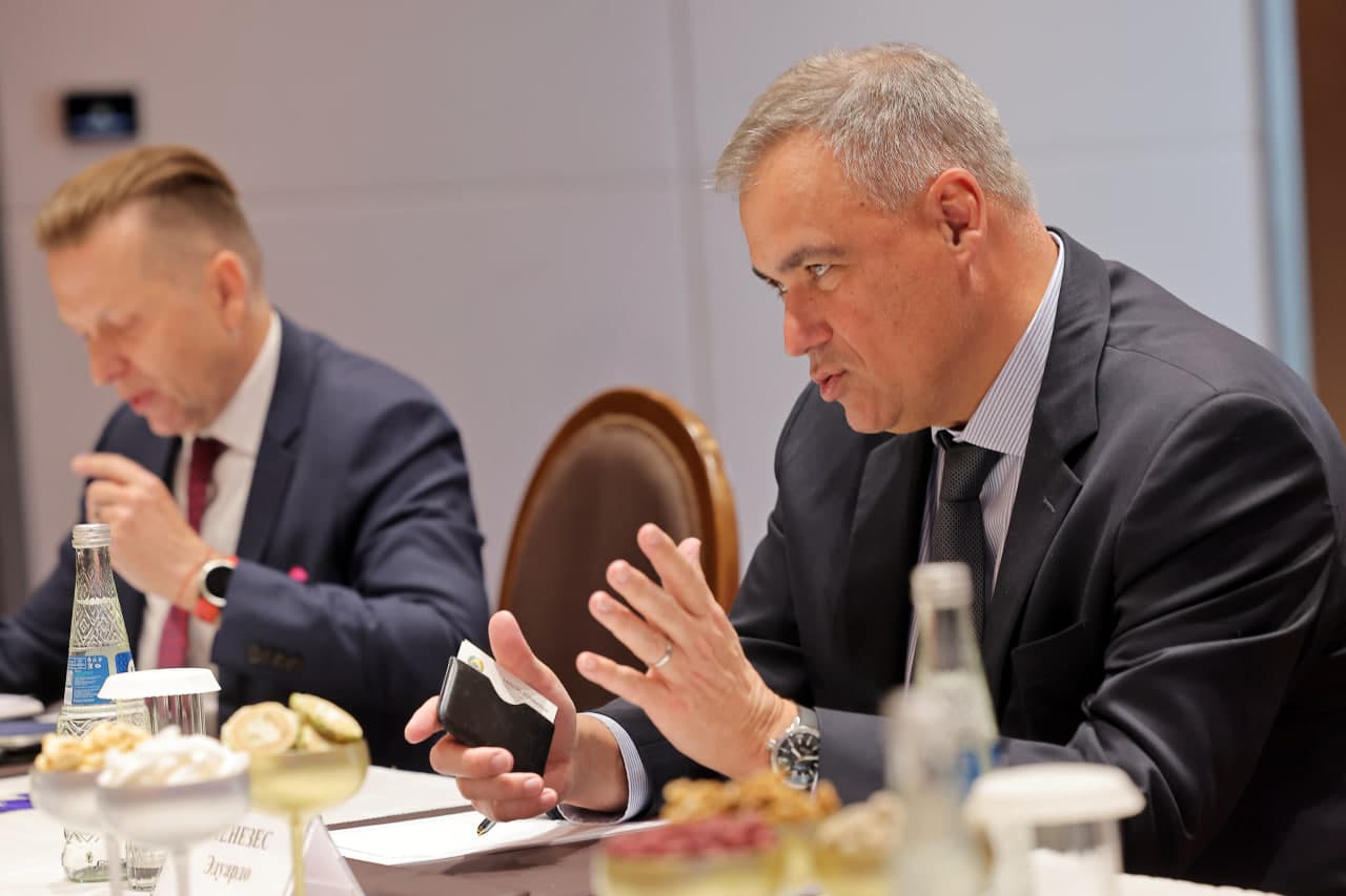 Лазиз Кудратов встретился с главой «Air Products» в Самарканде