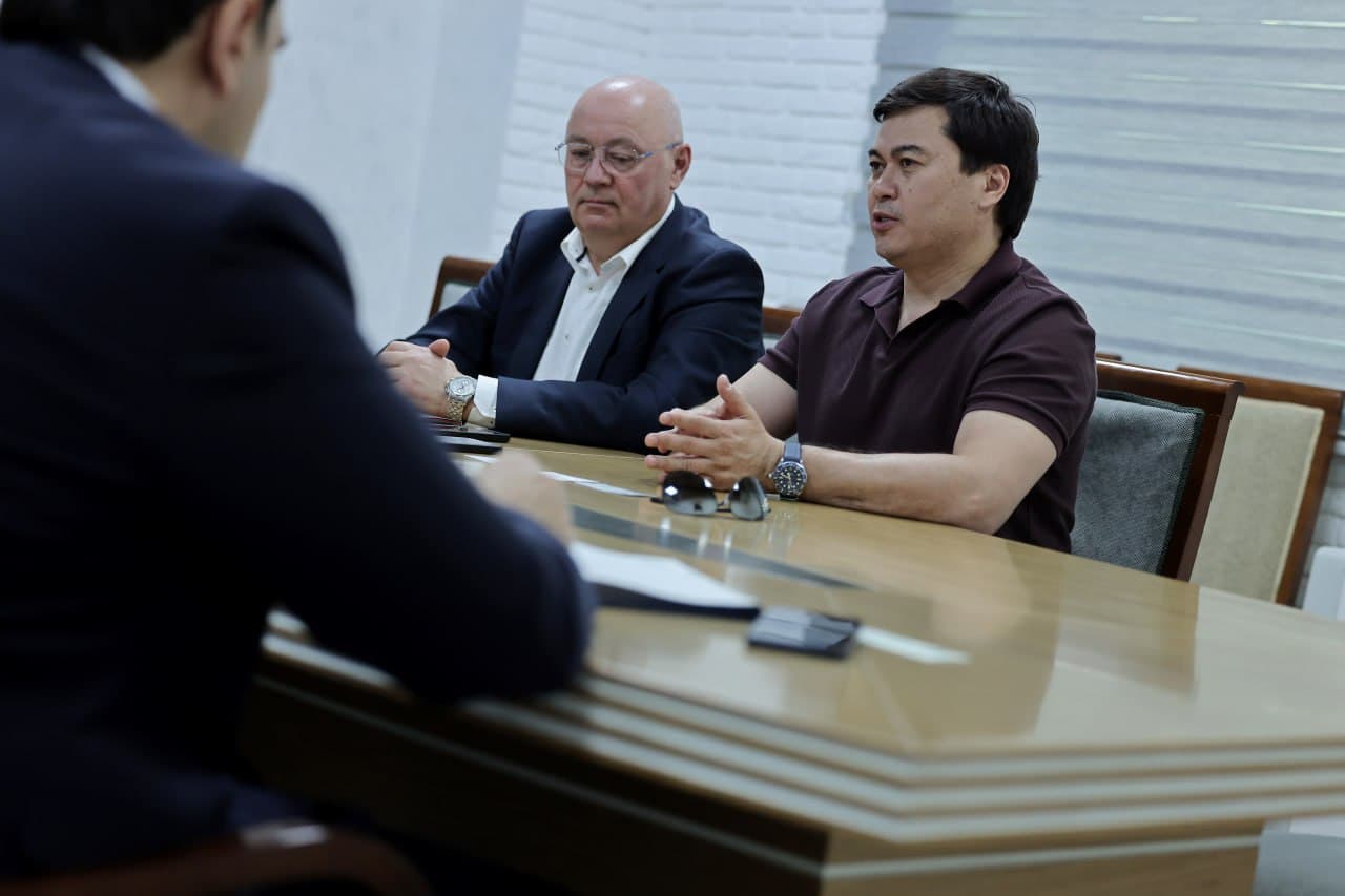 14 апреля этого года в Министерстве инвестиций, промышленности и торговли Республики Узбекистан прошла встреча заместителя министра Хуррама Тешабаева и генерального директора казахстанской компании «Галамат Групп» Сейтжана Сыпабекова.