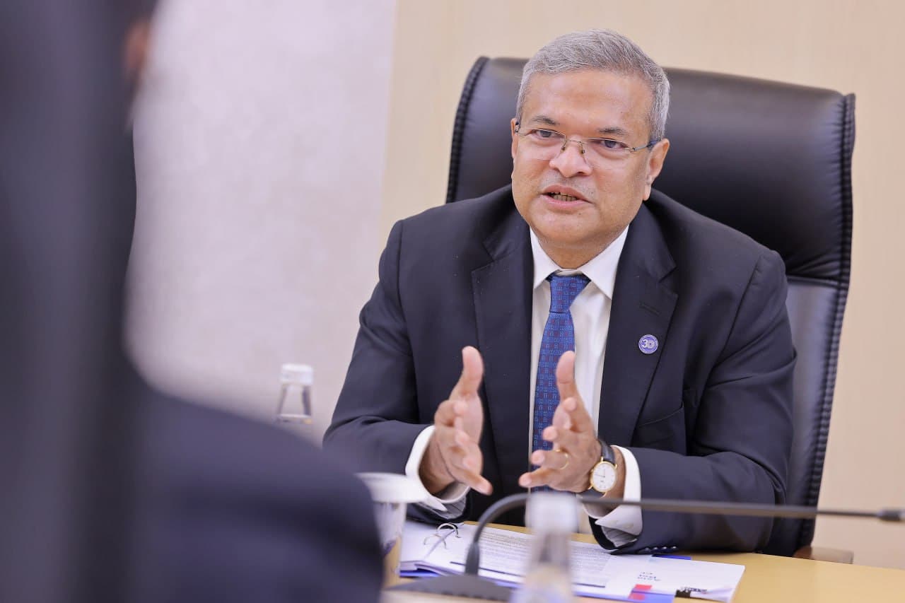 Laziz Kudratov, the Minister of Investment, Industry and Trade of Uzbekistan, held a meeting in Tashkent with Bhargav Dasgupta, Vice President of the Asian Development Bank