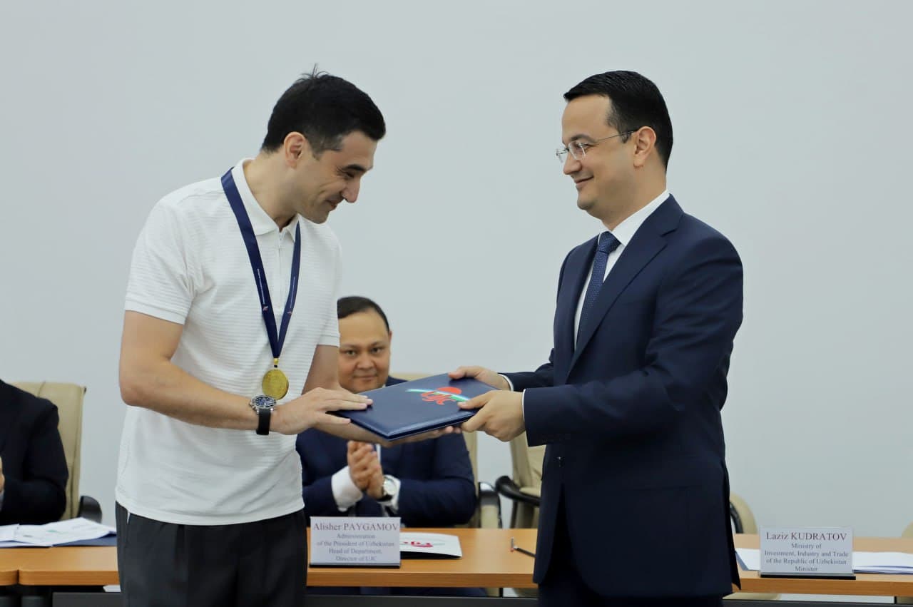 Глава МИПТ Лазиз Кудратов вручил сертификаты выпускникам Программы Профессионального Менеджмента