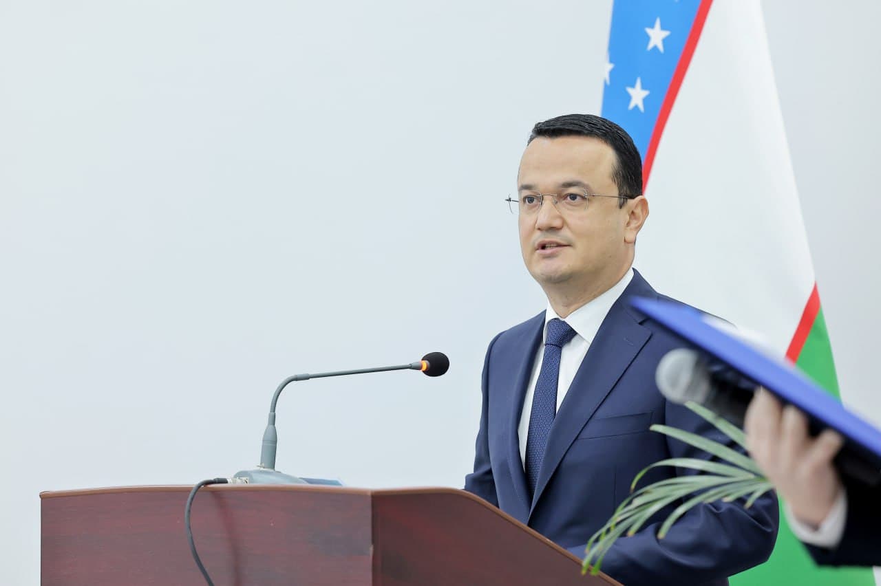 Глава МИПТ Лазиз Кудратов вручил сертификаты выпускникам Программы Профессионального Менеджмента