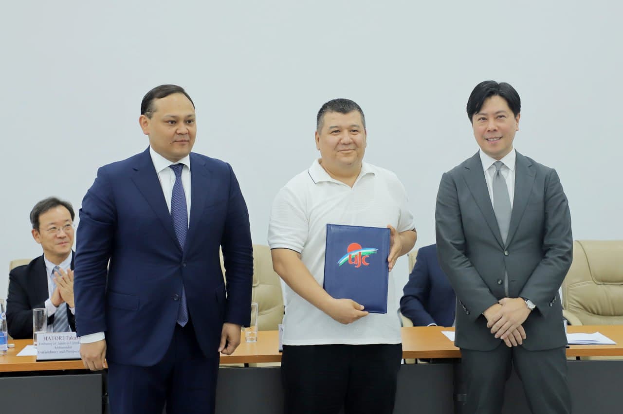 Глава МИПТ Лазиз Кудратов вручил сертификаты выпускникам Программы Профессионального Менеджмента