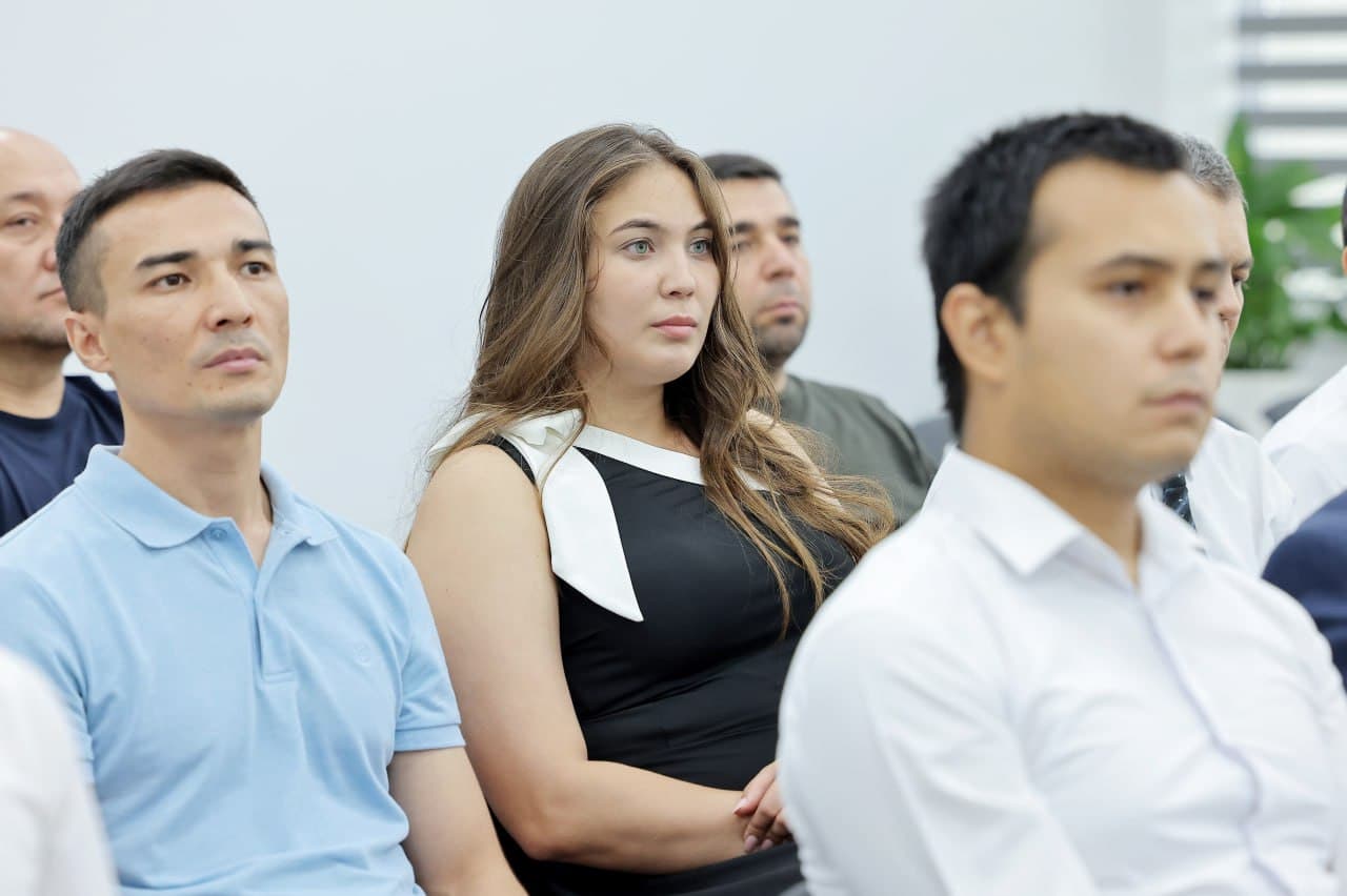 Глава МИПТ Лазиз Кудратов вручил сертификаты выпускникам Программы Профессионального Менеджмента