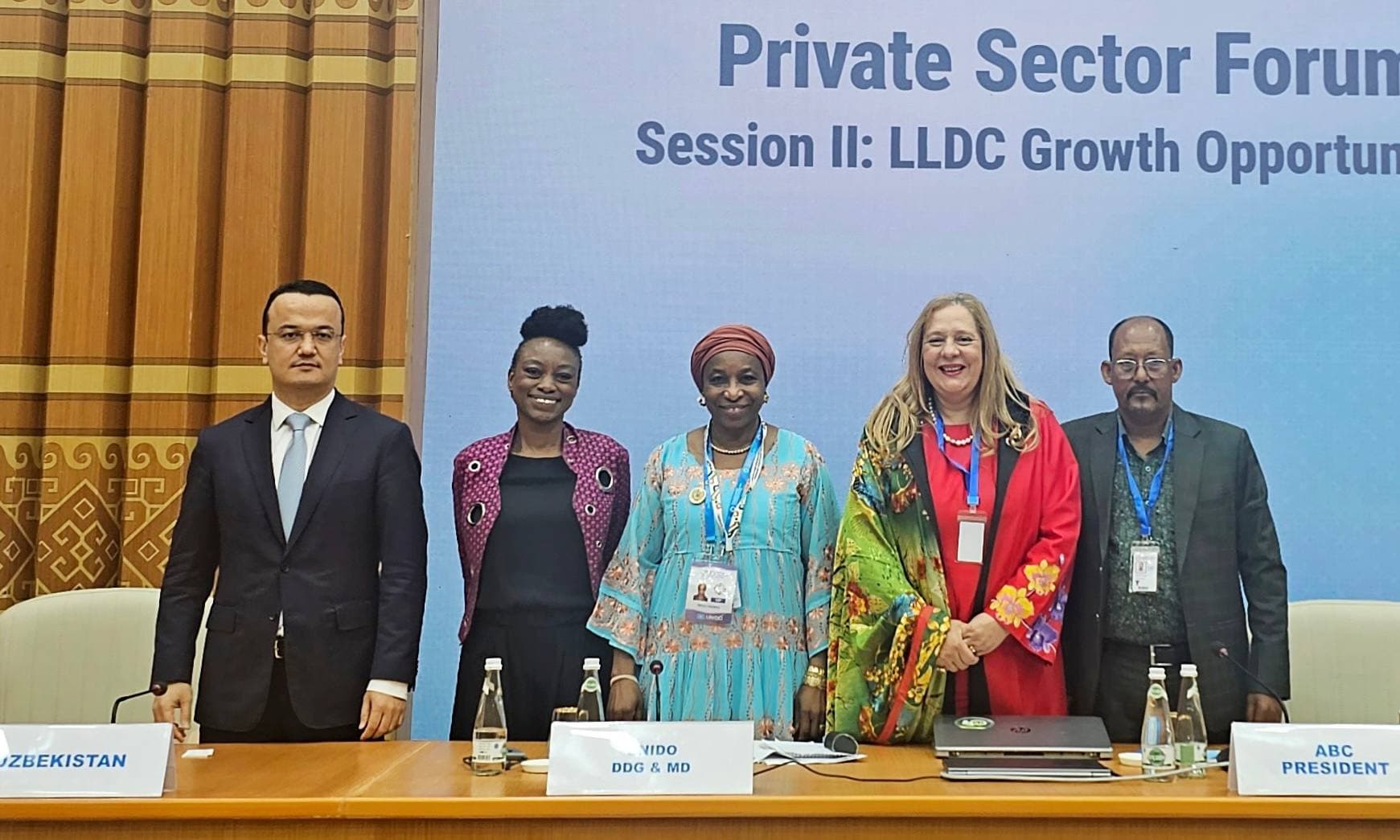 Investitsiyalar, sanoat va savdo vazirligi rahbari Laziz Kudratov Avazada bir qator uchrashuvlar o‘tkazdi