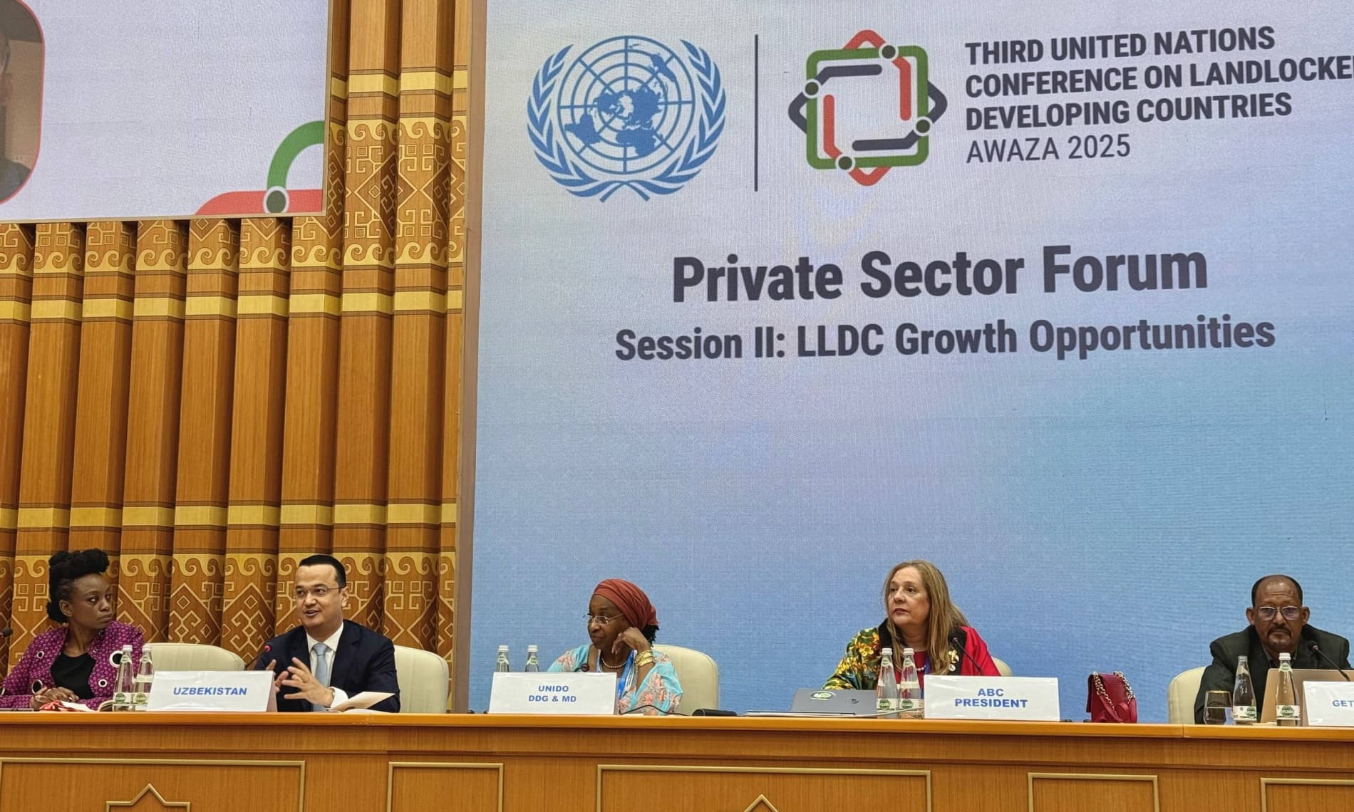 Investitsiyalar, sanoat va savdo vazirligi rahbari Laziz Kudratov Avazada bir qator uchrashuvlar o‘tkazdi