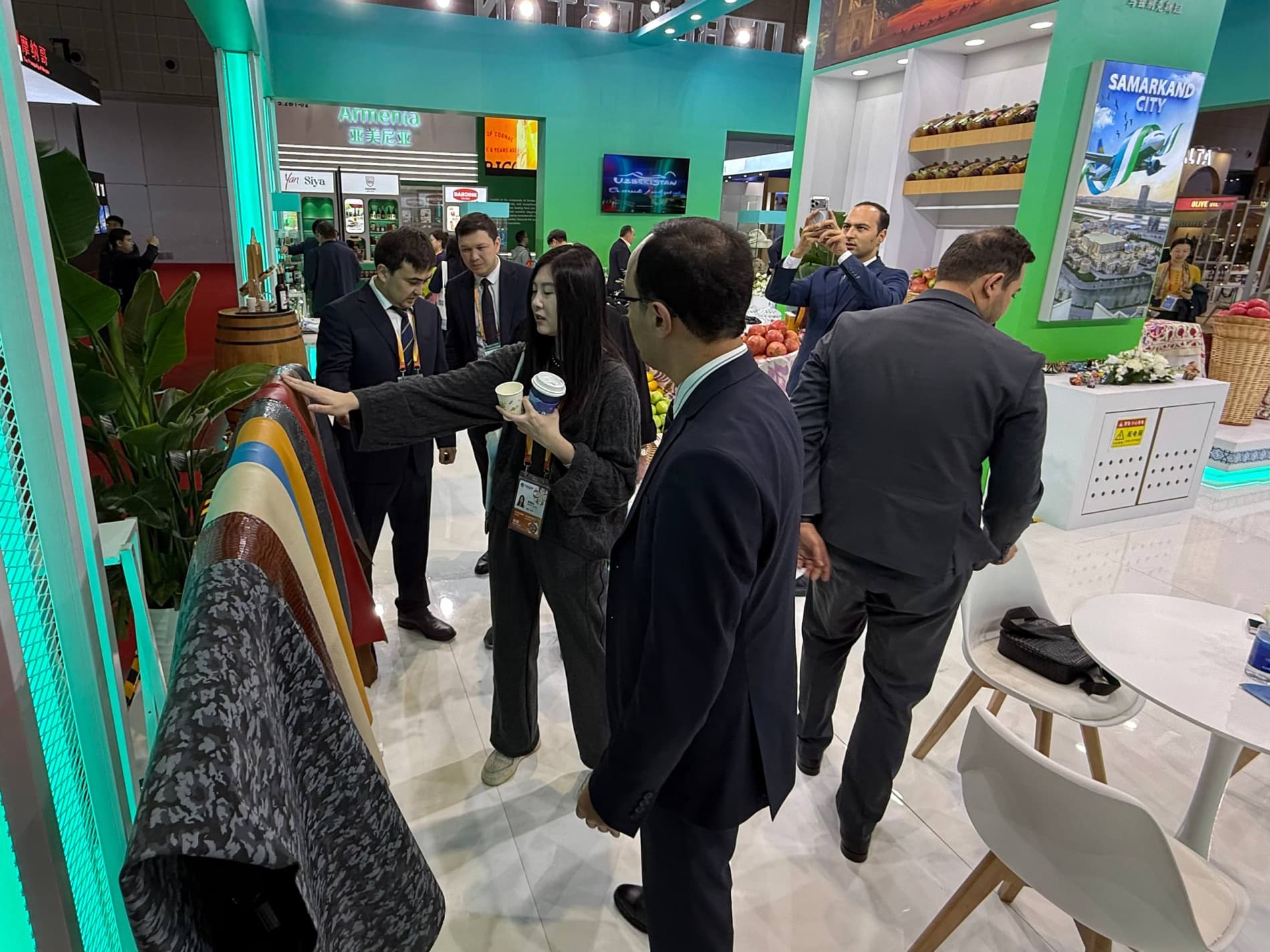 Узбекистан представил свой национальный павильон на 8-й Китайской международной выставке импорта (CIIE) в Шанхае