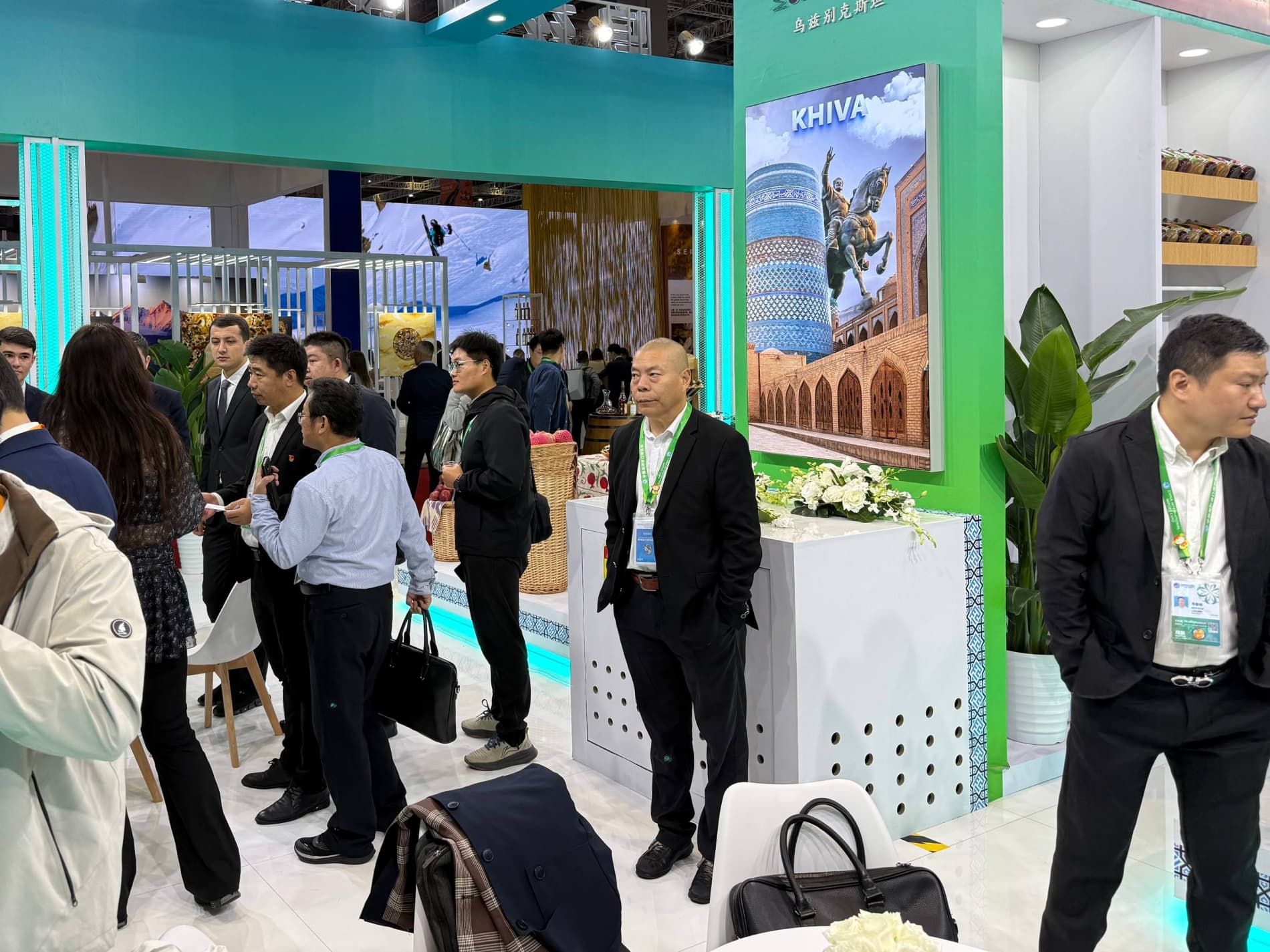 Узбекистан представил свой национальный павильон на 8-й Китайской международной выставке импорта (CIIE) в Шанхае