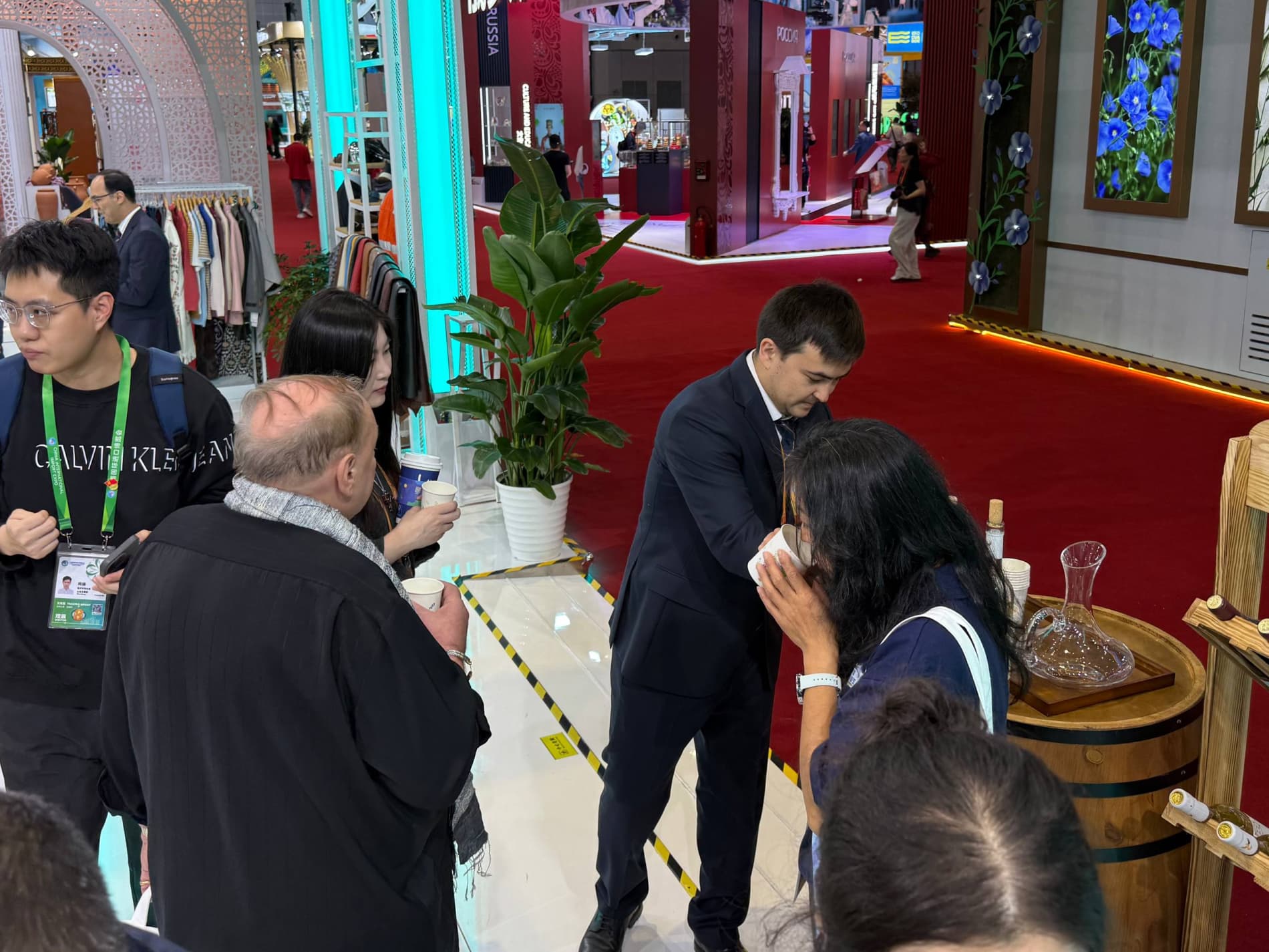 Узбекистан представил свой национальный павильон на 8-й Китайской международной выставке импорта (CIIE) в Шанхае