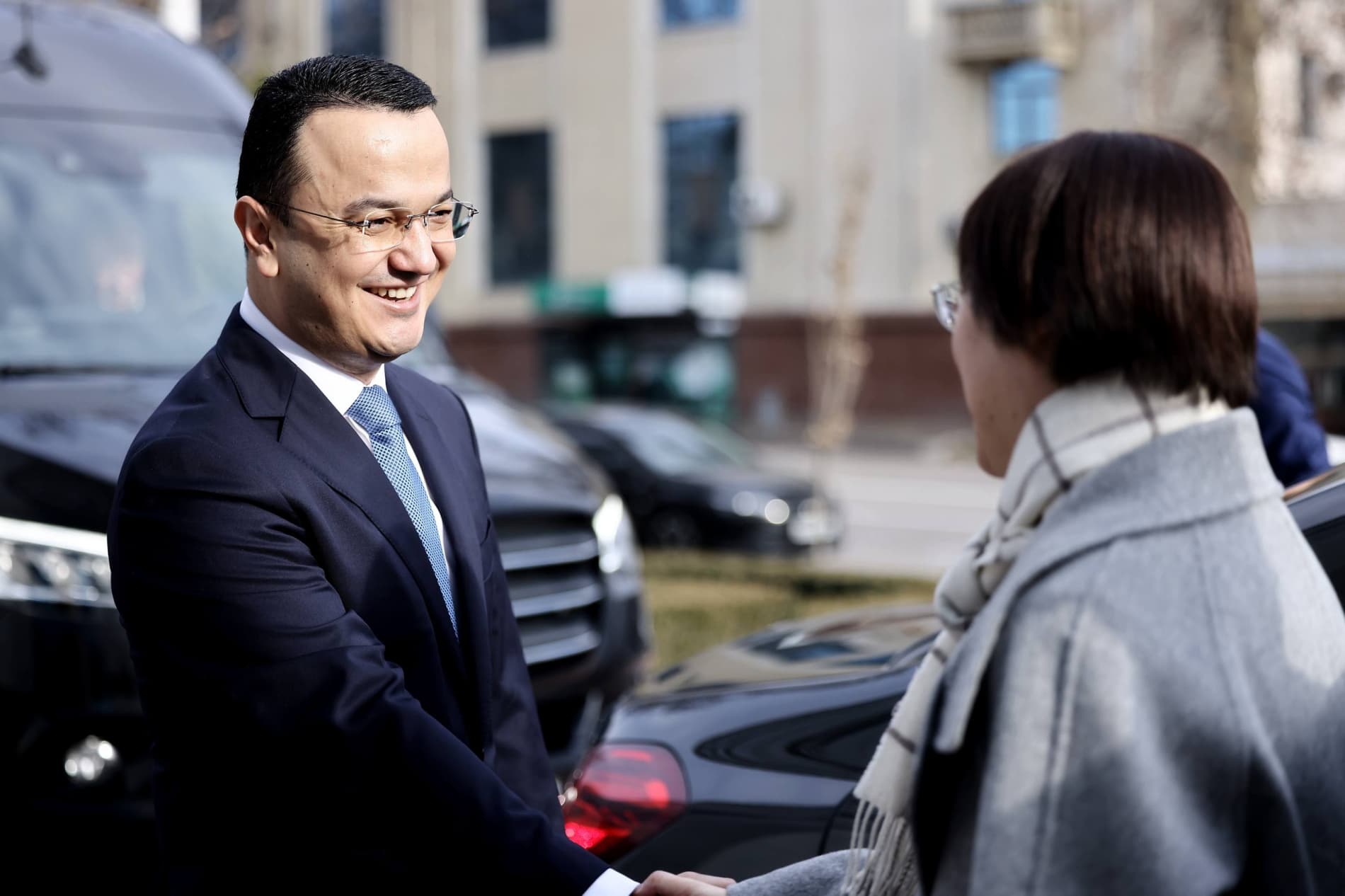 Министр инвестиций, промышленности и торговли Узбекистана провёл первую официальную встречу с Президентом Азиатского банка инфраструктурных инвестиций (AIIB)