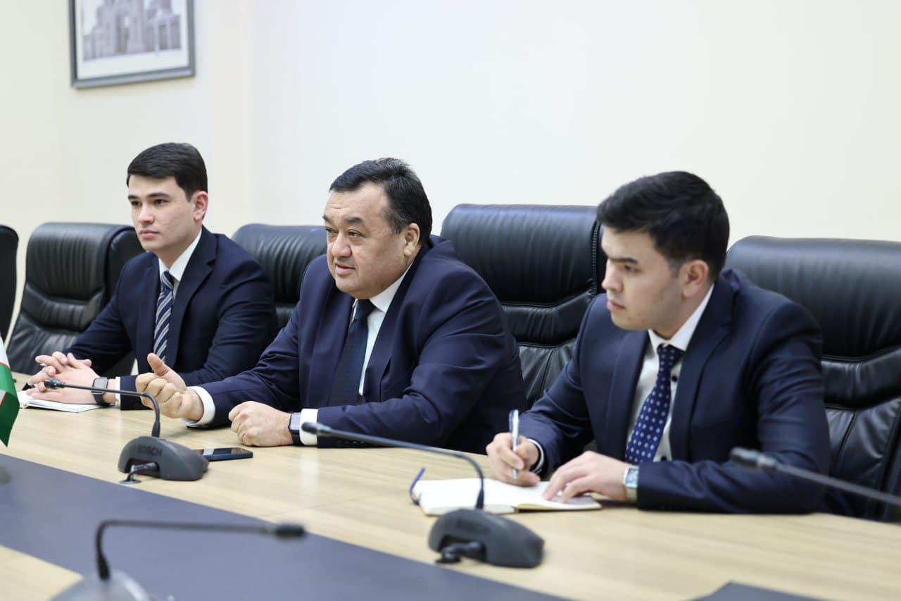 Ilzat Kasimov Holds Talks with Fang Yuan on Glass Production Investment Project