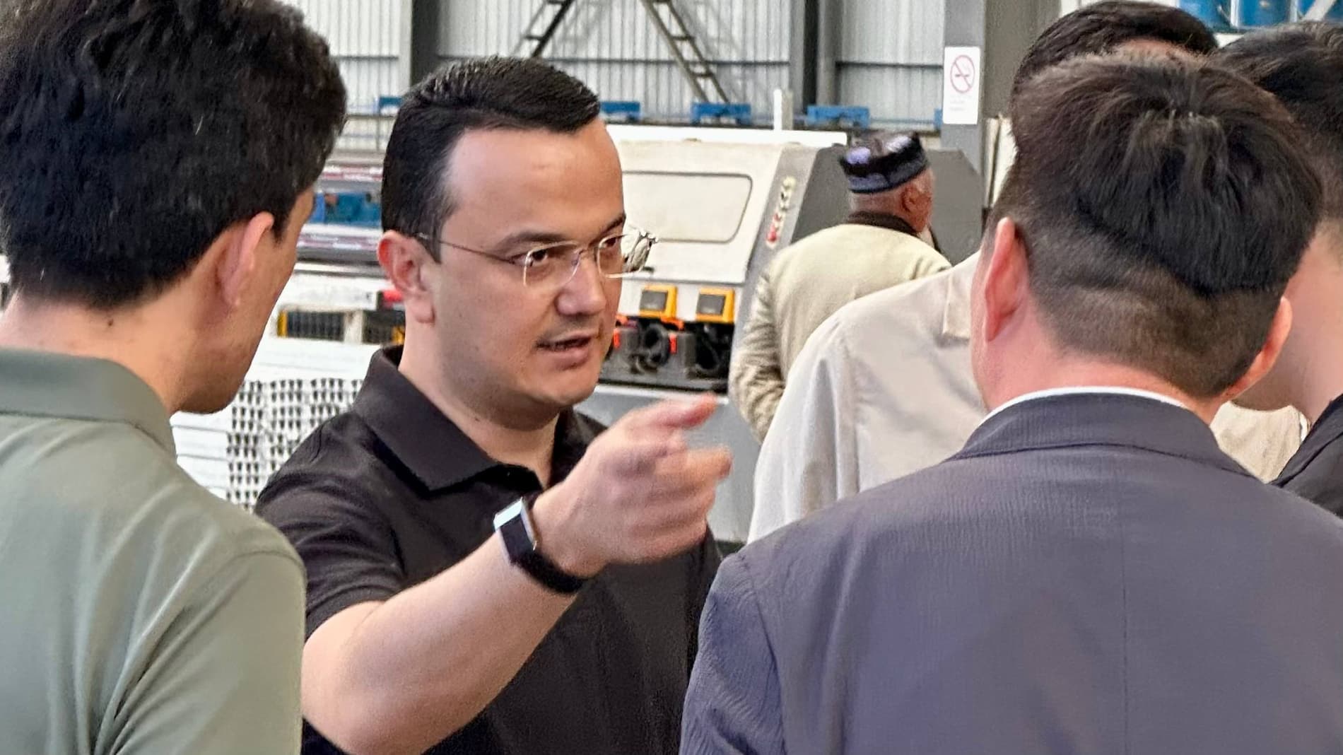 Лазиз Кудратов ознакомился с реализацией приоритетных инвестиционных проектов в Джизакской области