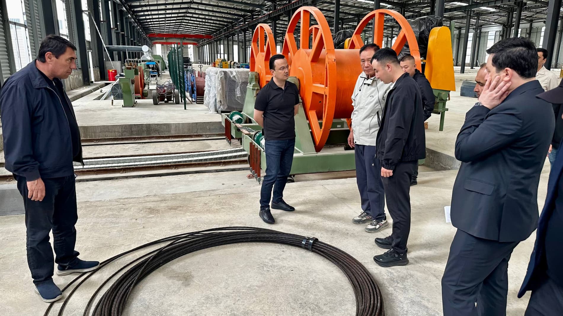 Лазиз Кудратов ознакомился с реализацией приоритетных инвестиционных проектов в Джизакской области