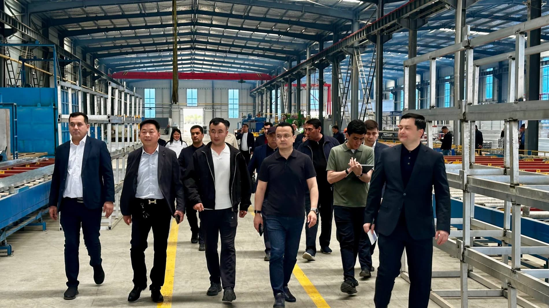 Лазиз Кудратов ознакомился с реализацией приоритетных инвестиционных проектов в Джизакской области