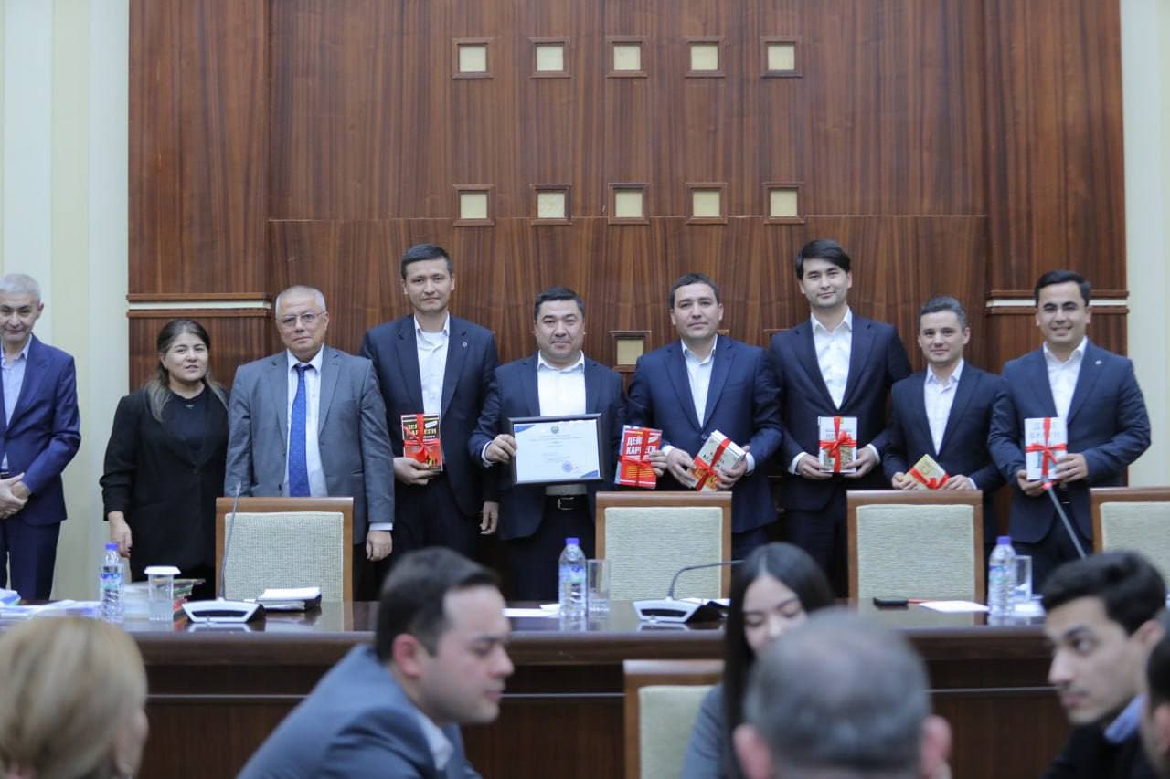 Vazirlikda milliy qadriyatlar va umumxalq bayramlarini targ‘ib etishga qo‘shgan hissasi uchun faol xodimlar taqdirlandi