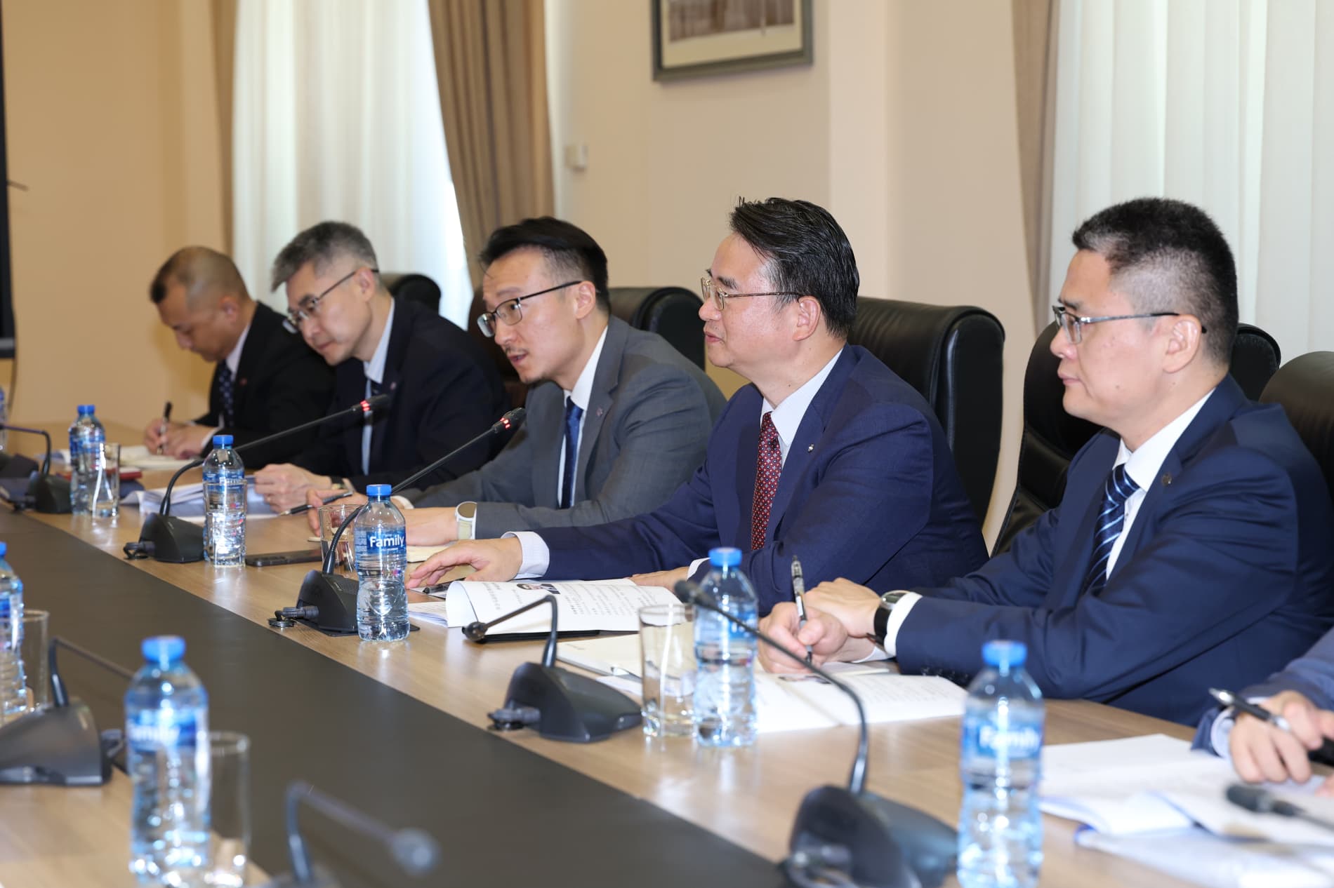 Uzbekistan and China Exim Bank Discuss Expansion of Investment Cooperation