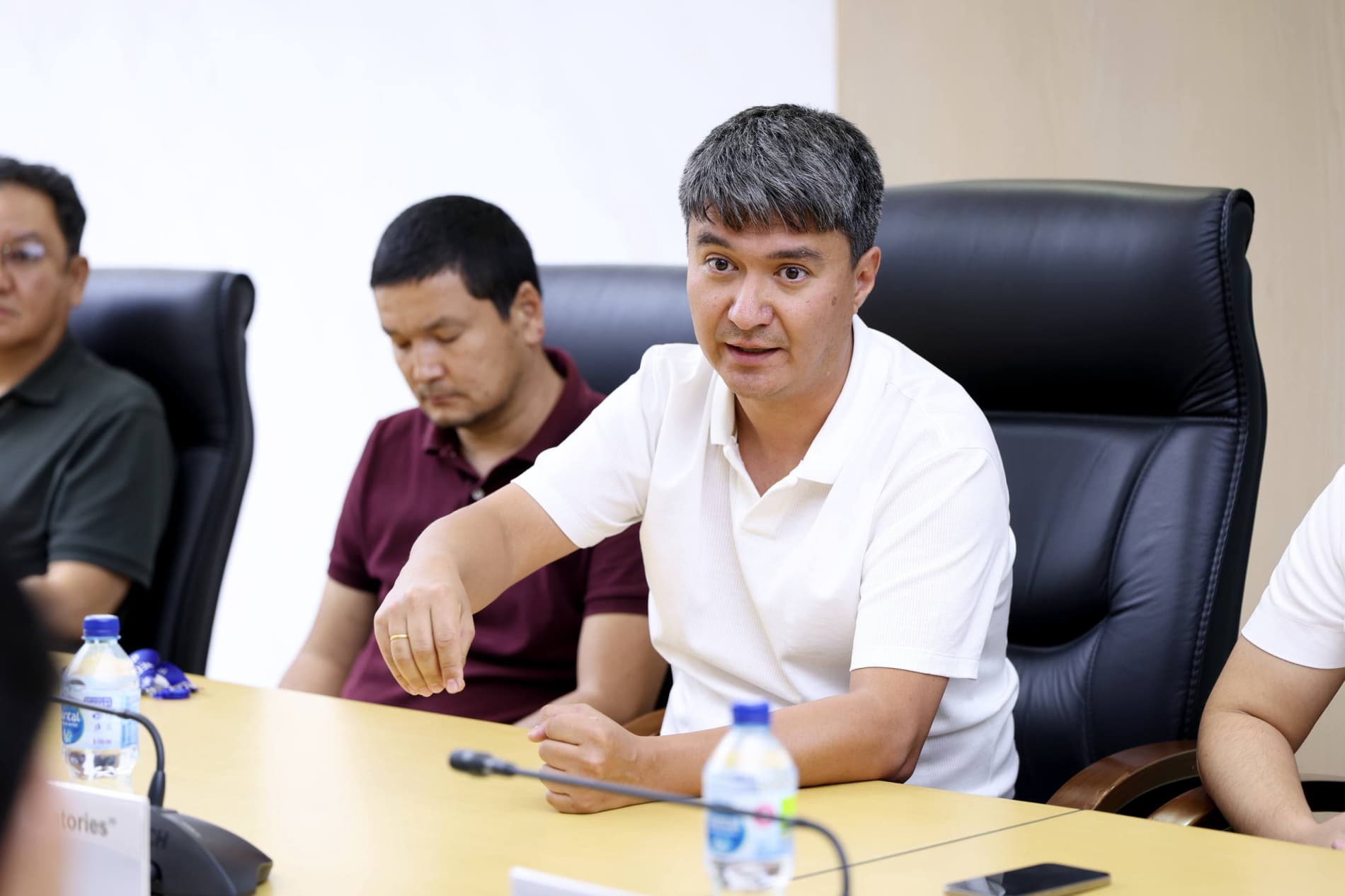 Laziz Kudratov farmatsevtika sohasi vakillari bilan ochiq muloqot o‘tkazdi