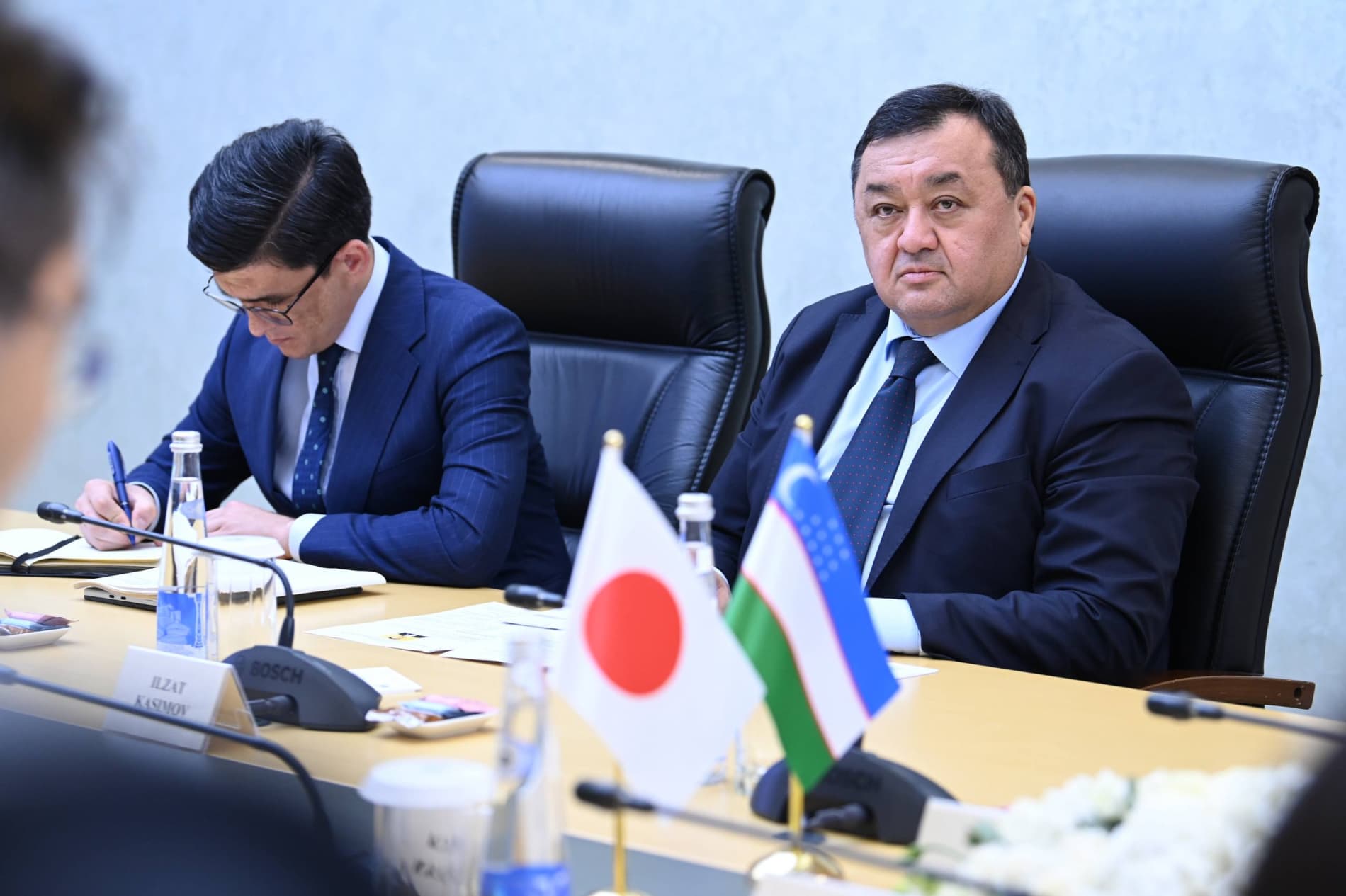 Investitsiyalar, sanoat va savdo vaziri Laziz Kudratov Yaponiya Bosh vazirining maxsus maslahatchisi Yoshimasa Uno bilan muzokaralar o‘tkazdi