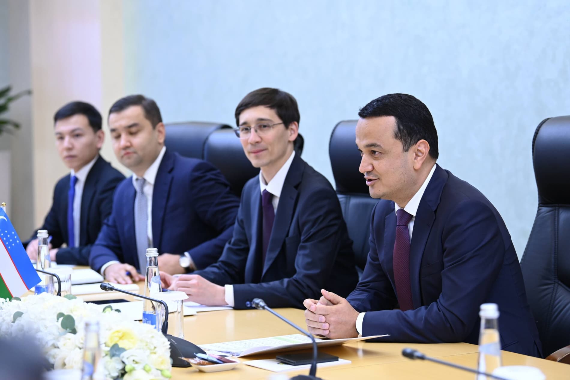 Министр инвестиций, промышленности и торговли Республики Узбекистан Лазиз Кудратов провёл встречу с министром горнодобывающей промышленности Алжирской Народной Демократической Республики Мурадом Ханифи.
