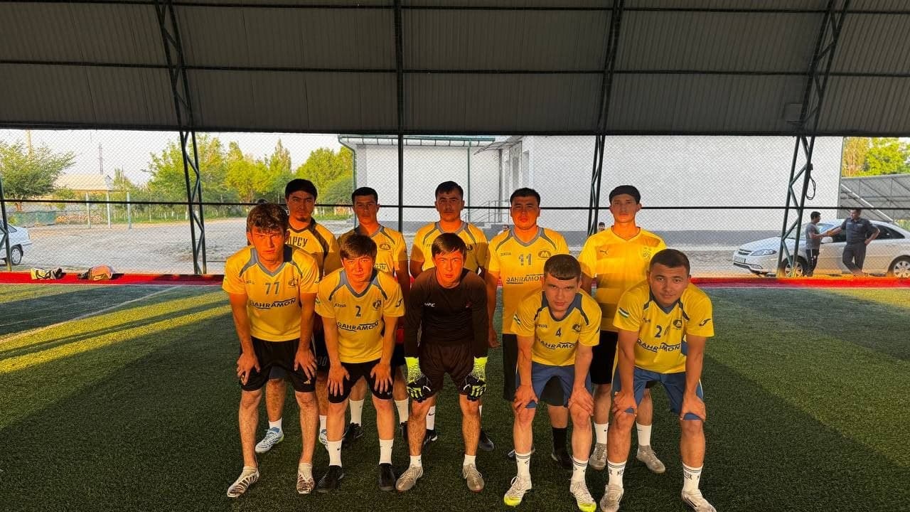DXX kubogi – chorak final bosqichi natijalari Hududimizda futbol bo‘yicha DXX kubogining chorak final uchrashuvlari qizg‘in va murosasiz kurashlar ostida bo‘lib o‘tdi. Har bir jamoa yarim final yo‘llanmasi uchun bor kuchini ishga soldi. O‘yinlar yakunig