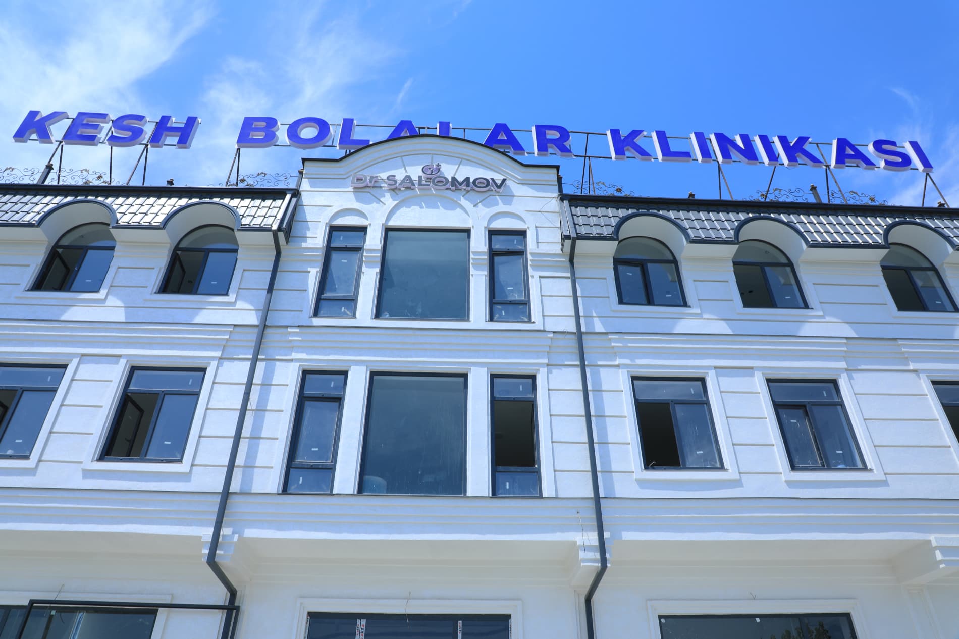 ENDI SHAHRISABZLIKLAR VA QO'SHNI TUMAN AHOLISI UZOQQA BORISHI SHART EMAS: RAVOT MAHALLASIDA ZAMONAVIY TIBBIYOT MARKAZI FAOLIYAT BOSHLAYD