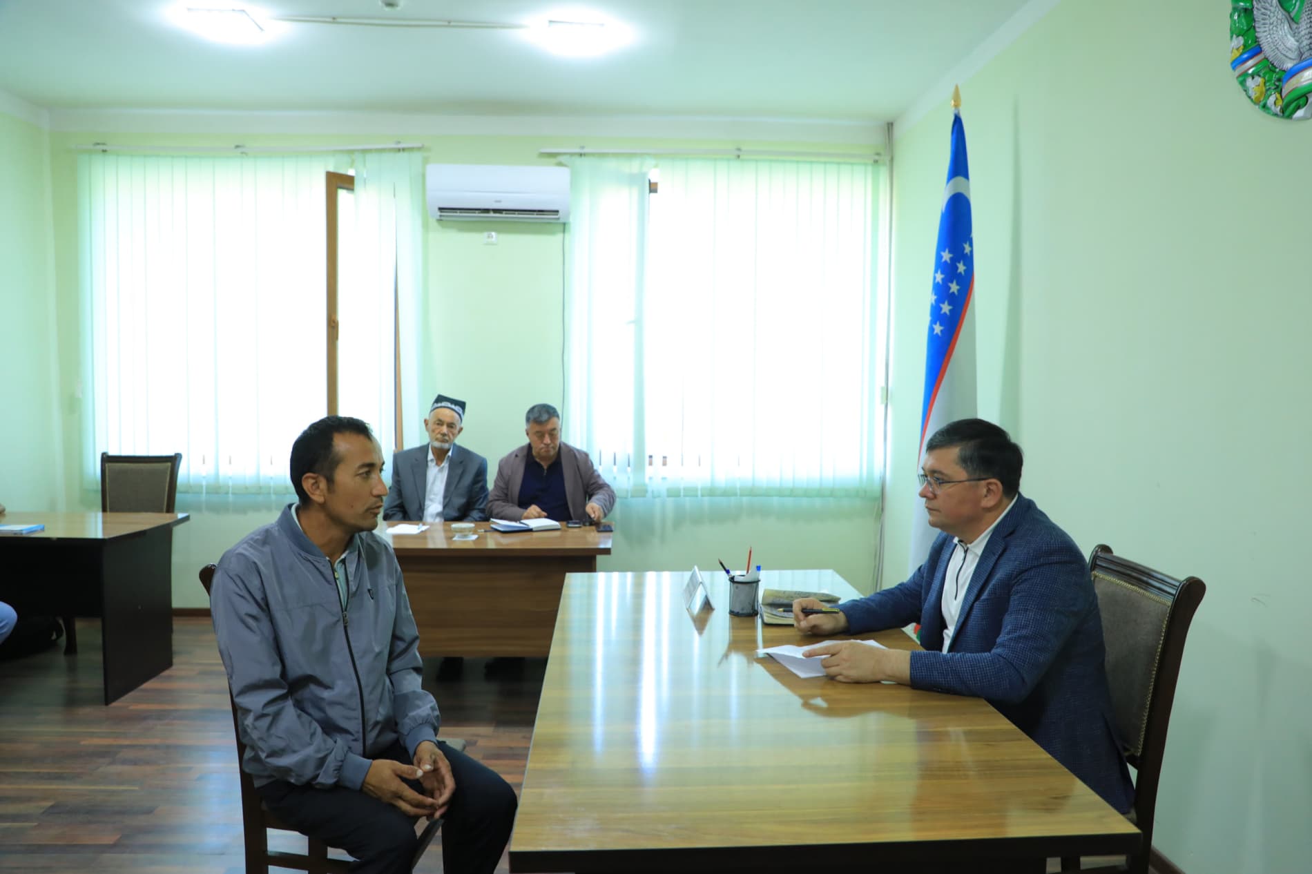 Samad Xasanov fuqarolarni qabul qilib, muammolarini tingladi