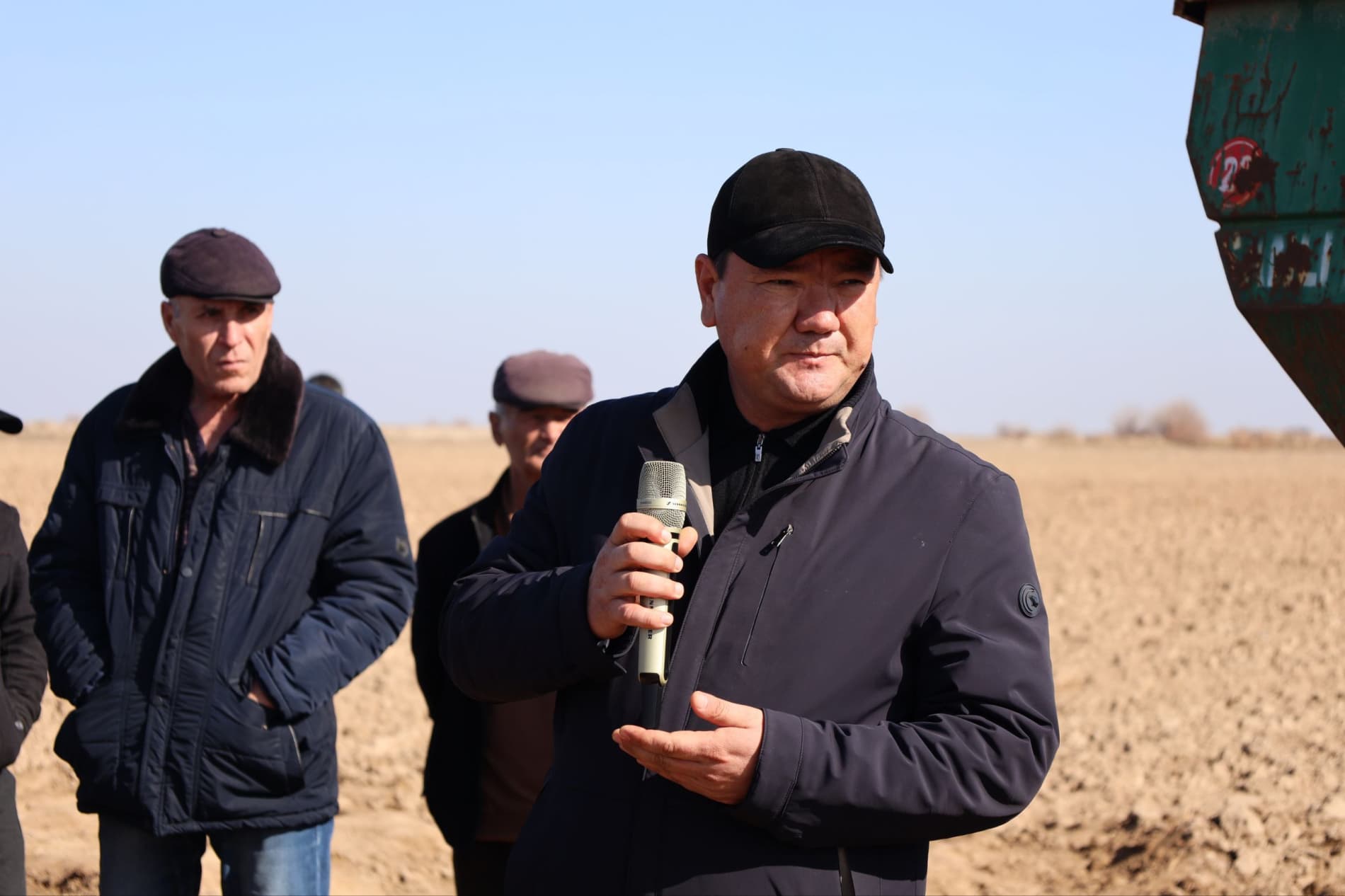 Muborak tumanida qishloq xo‘jaligi sohasida yer unumdorligini oshirish va joriy yilgi hosildorlikni ta’minlash maqsadida seminar bo‘lib o‘tdi