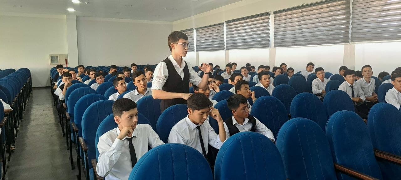 Namanganlik yoshlar bilan muloqot sermahsul bo‘ldi
