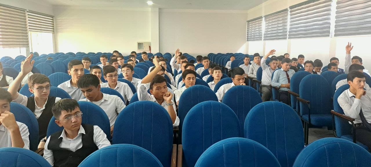 Namanganlik yoshlar bilan muloqot sermahsul bo‘ldi