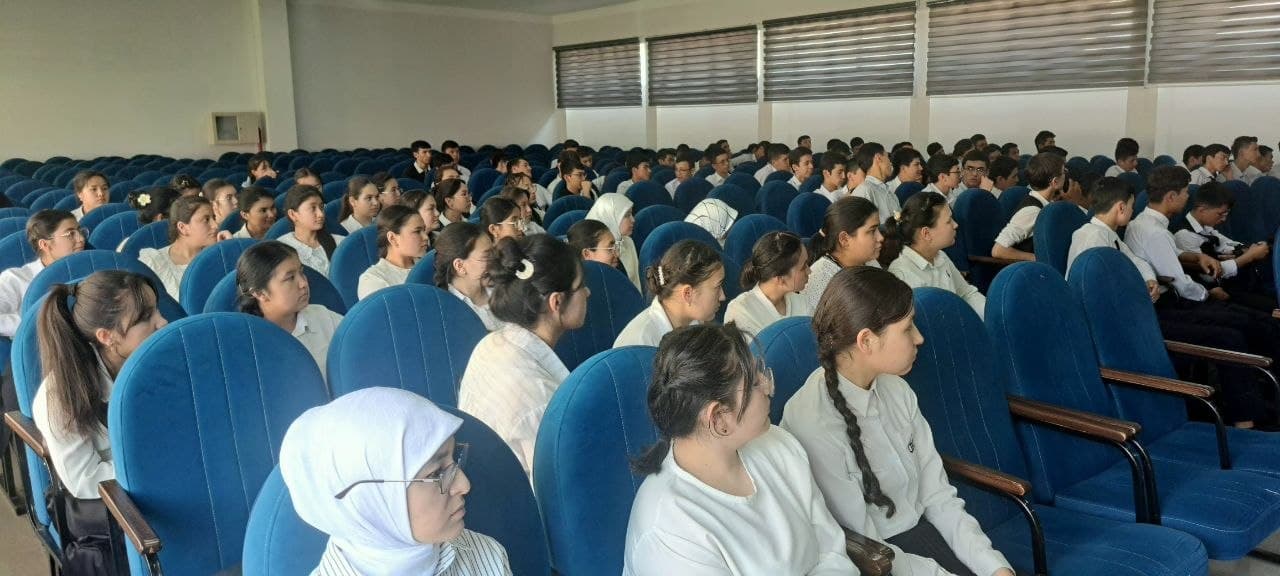 Namanganlik yoshlar bilan muloqot sermahsul bo‘ldi