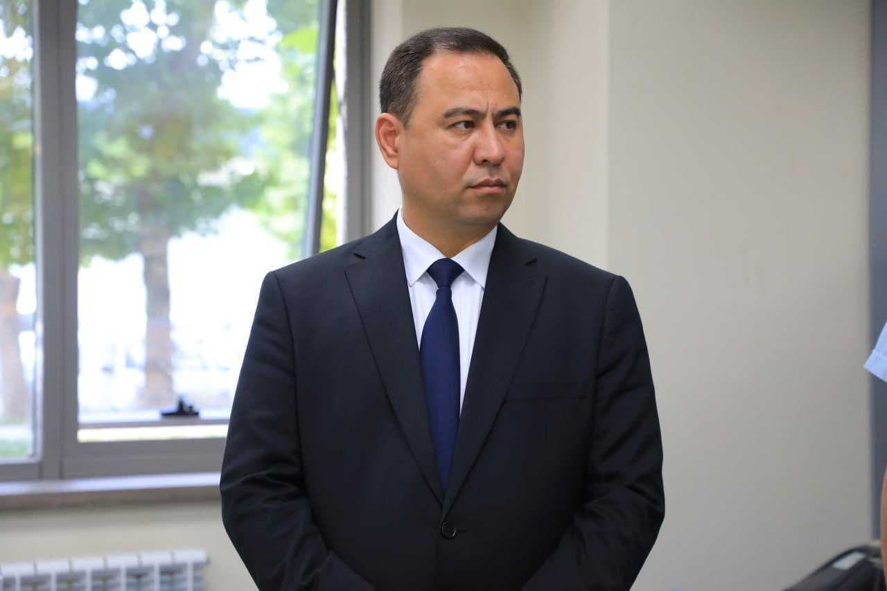 In the second part of the meeting, the rector of the university, Bahrom Tulaganov, acquainted the representatives of the inspection, headed by the head of the inspection, with the modern laboratory of the university.