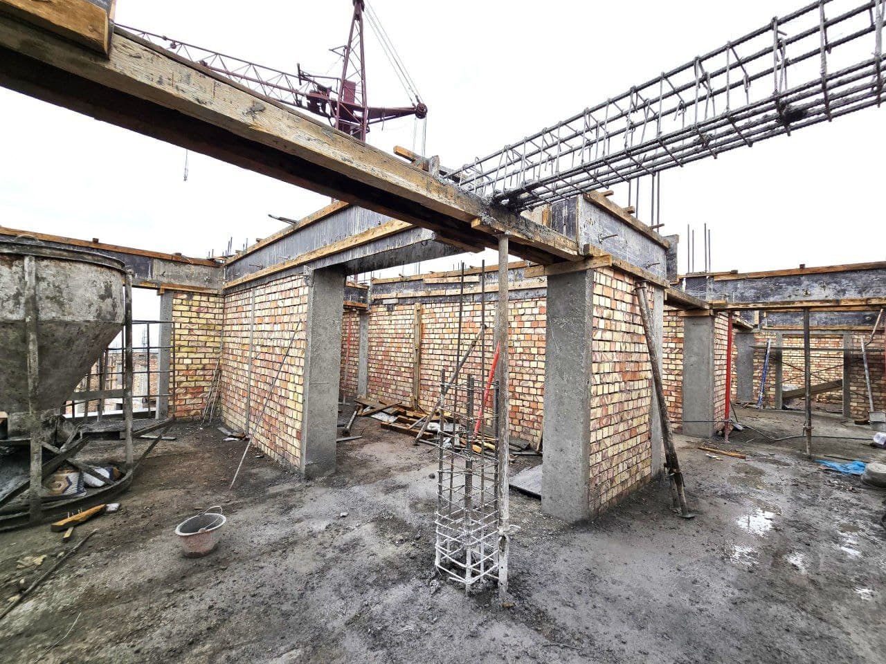 Employees of the Territorial Inspection for Control in the Sphere of Construction and Housing and Communal Services of the Namangan Region are carrying out control measures at construction sites.