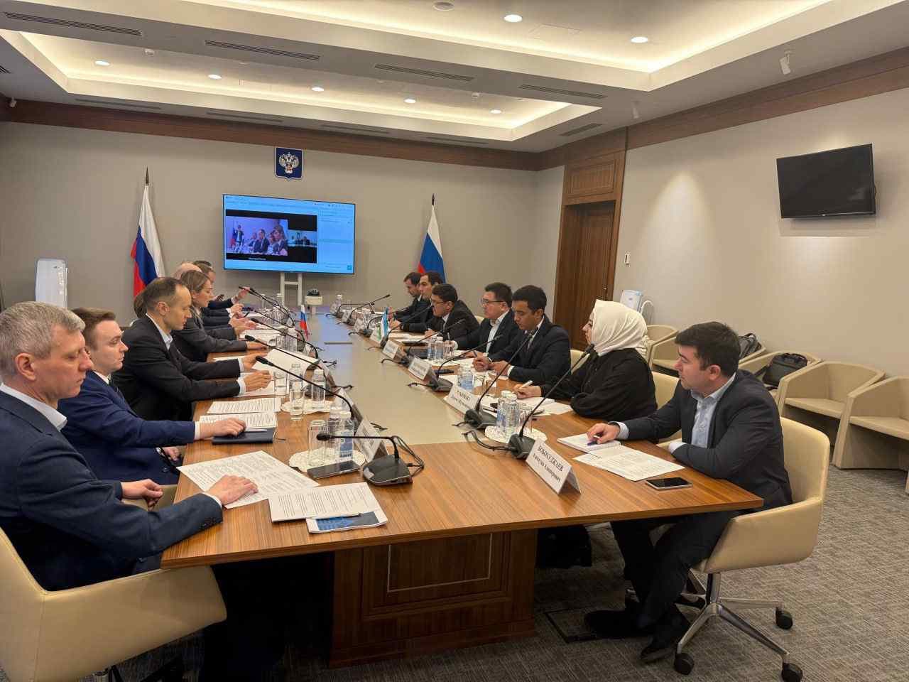 Qurilish va uy-joy kommunal xo'jaligi sohasida nazorat qilish inspeksiyasi vakillaridan iborat delegatsiya Moskva shahrida uchrashuv o‘tkazishdi.