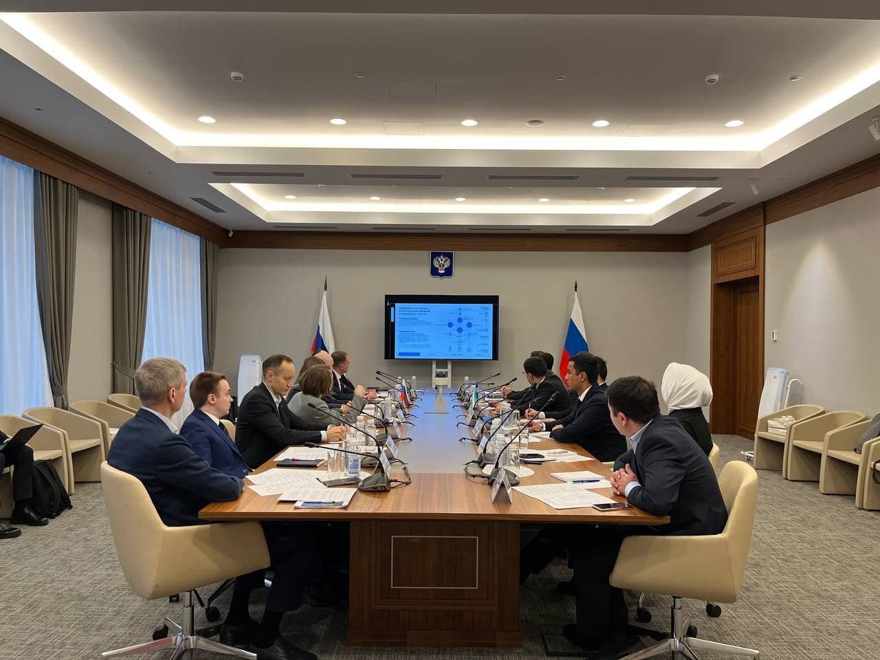 Qurilish va uy-joy kommunal xo'jaligi sohasida nazorat qilish inspeksiyasi vakillaridan iborat delegatsiya Moskva shahrida uchrashuv o‘tkazishdi.