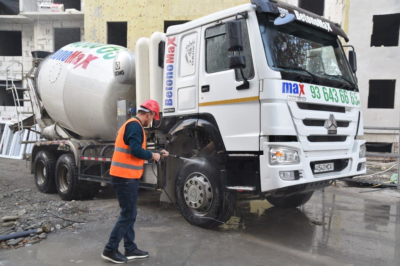Measures to reduce dust particles at construction sites are being strengthened in Fergana.