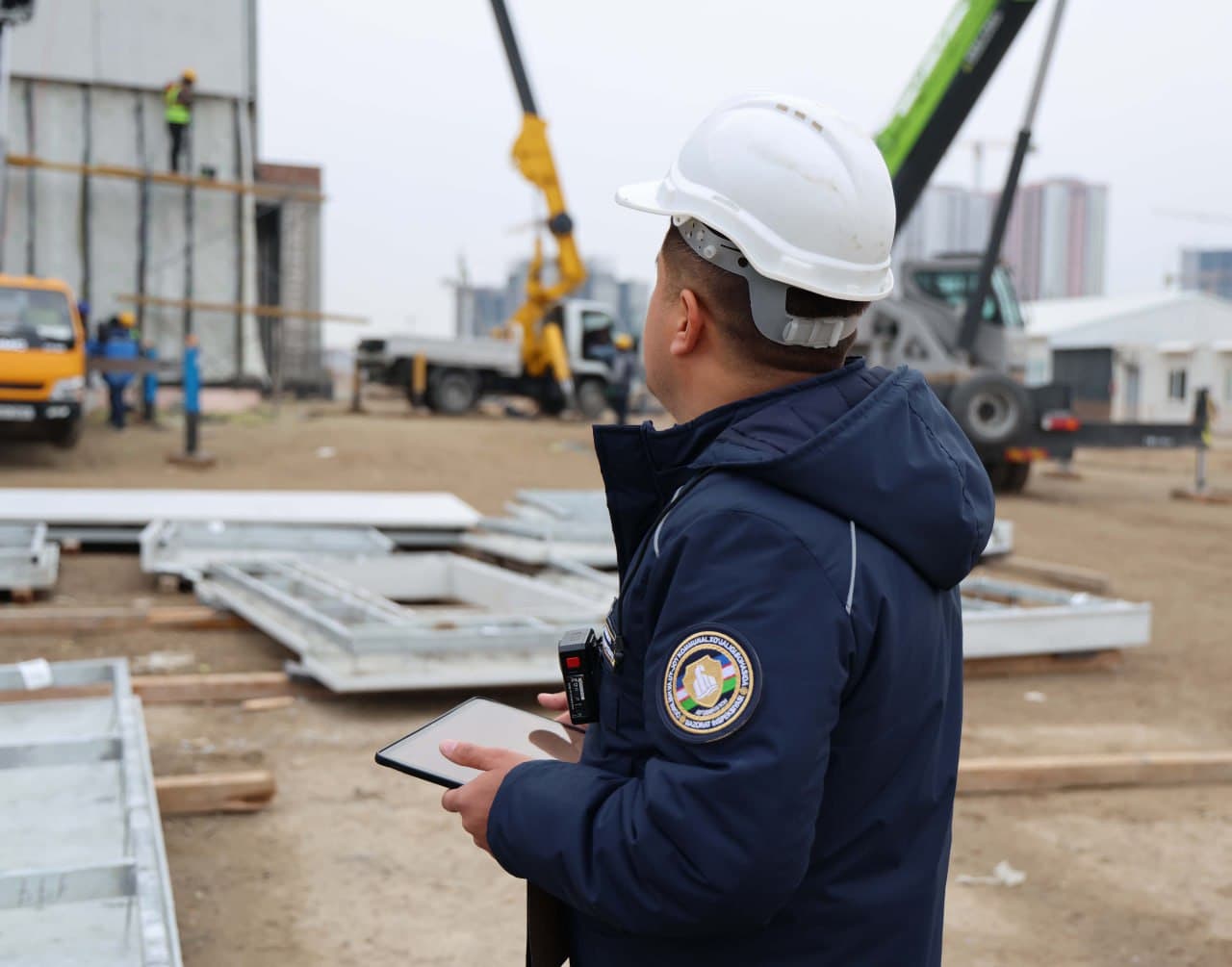 Замонавий таълим макони сари: янги ўқув биносида назорат ишлари