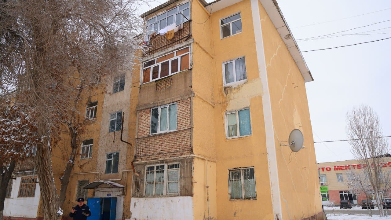Employees of the Territorial Inspection for Construction and Housing and Communal Services of the Republic of Karakalpakstan examined the technical condition of apartment buildings located in the "Tung'ish qonis" neighborhood of Nukus city.