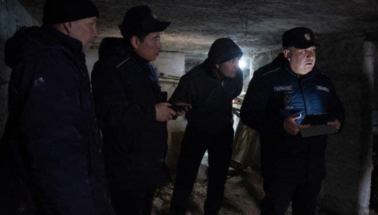 Employees of the Territorial Inspection for Construction and Housing and Communal Services of the Republic of Karakalpakstan examined the technical condition of apartment buildings located in the "Tung'ish qonis" neighborhood of Nukus city.