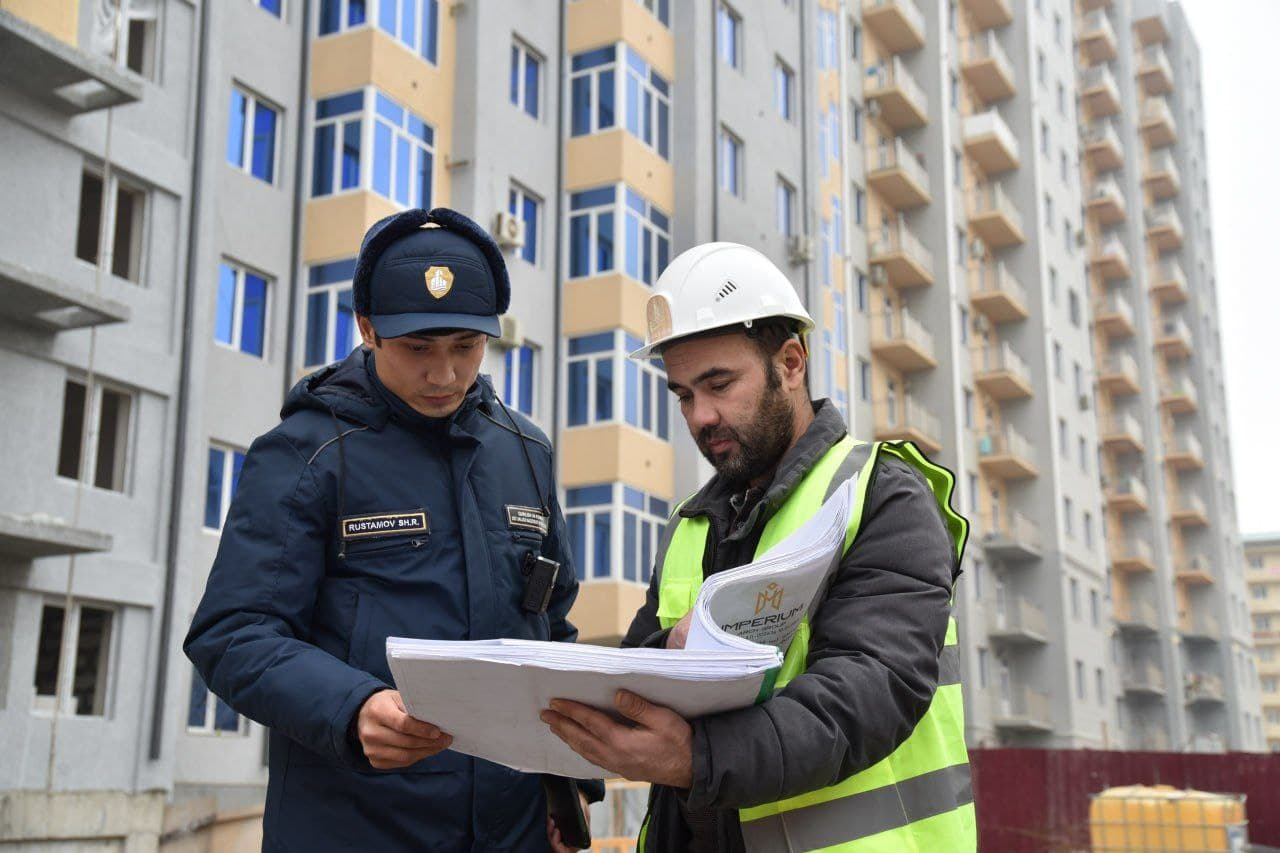 Farg‘ona shahrida 14 qavatli bino qurilishida xavfsizlik va sifat talablari buzilganligi aniqlandi.