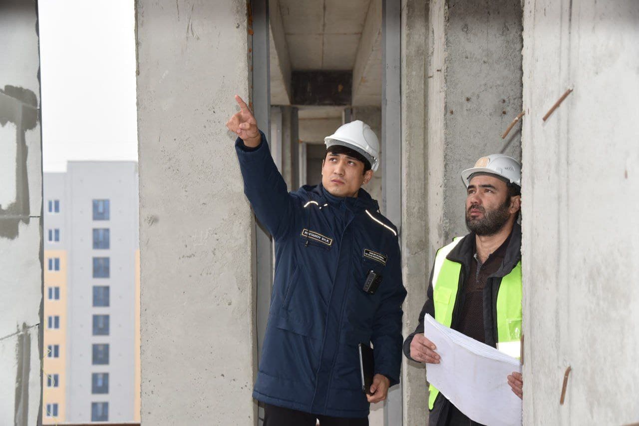 Farg‘ona shahrida 14 qavatli bino qurilishida xavfsizlik va sifat talablari buzilganligi aniqlandi.