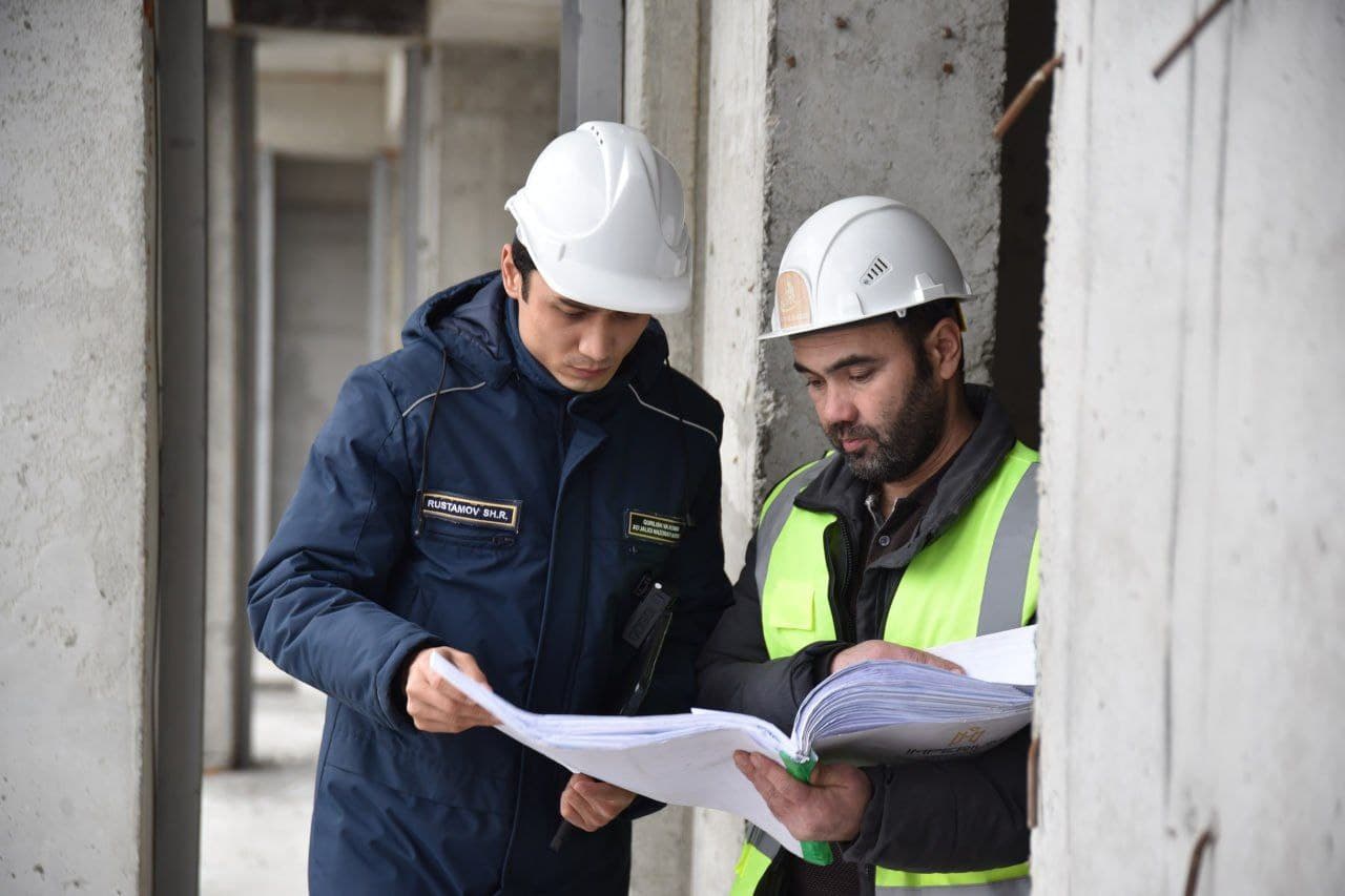 Farg‘ona shahrida 14 qavatli bino qurilishida xavfsizlik va sifat talablari buzilganligi aniqlandi.