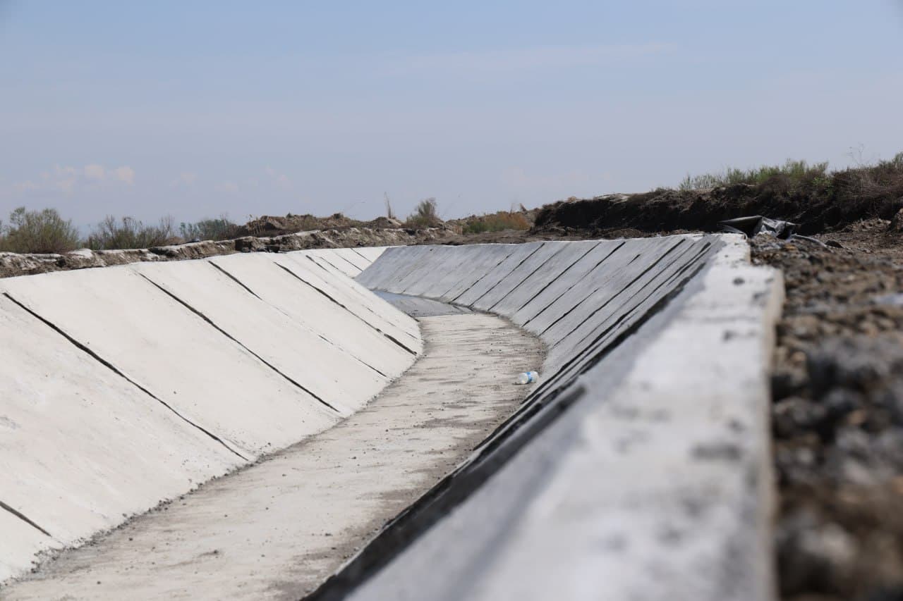 Navoiy viloyati Qurilish va uy-joy kommunal xo‘jaligi sohasida hududiy nazorat qilish inspeksiyasi xodimlari tomonidan “Armijon” kanalini rekonstruksiya qilish obyektida navbatdagi monitoring tadbirlari amalga oshirildi.