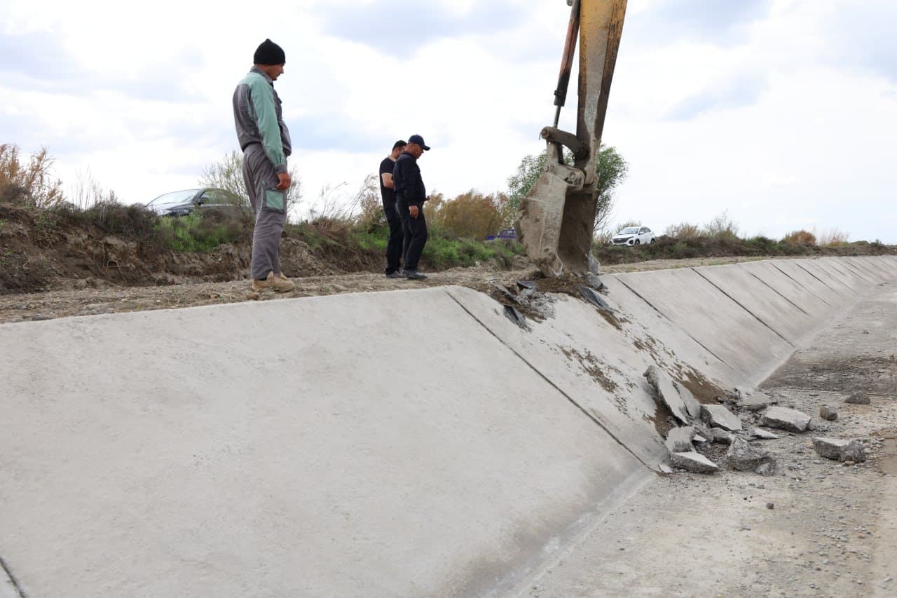 Navoiy viloyati Qurilish va uy-joy kommunal xo‘jaligi sohasida hududiy nazorat qilish inspeksiyasi xodimlari tomonidan “Armijon” kanalini rekonstruksiya qilish obyektida navbatdagi monitoring tadbirlari amalga oshirildi.
