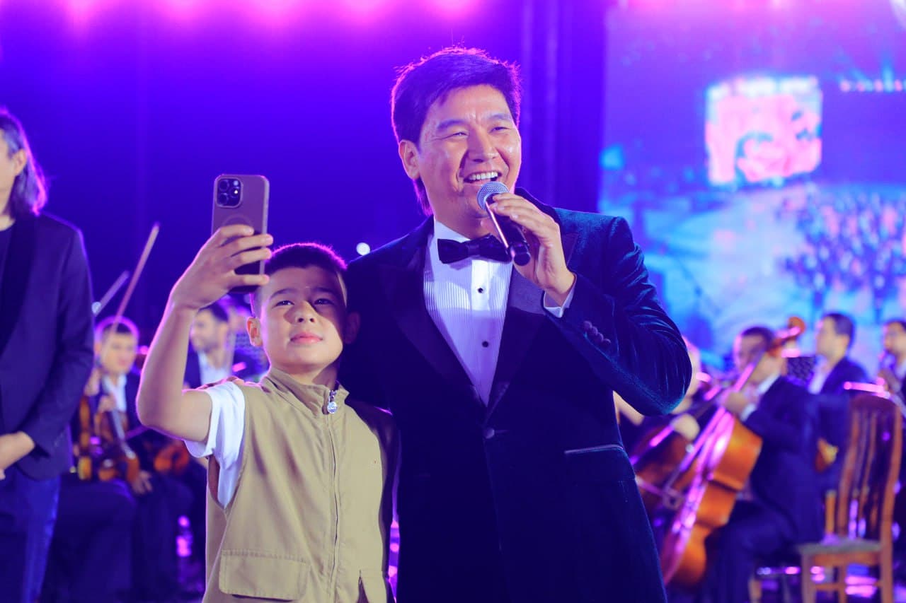 64-Халқаро “Гуллар фестивали”доирасида очиқ осмон остидаги оқшом концерти бўлиб ўтди