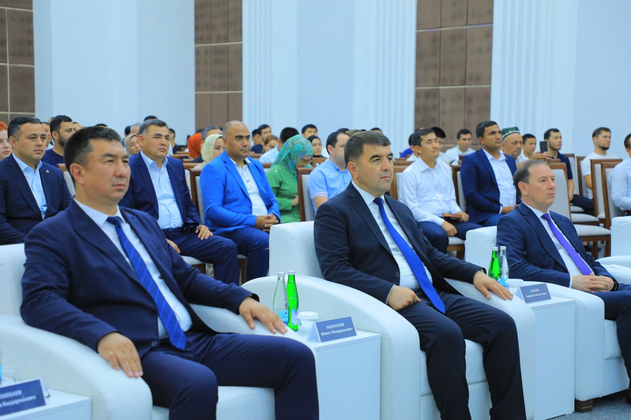 Наманганда 64-халқаро “Гуллар фестивали” доирасида Ўзбекистон ва Қирғизистон ишбилармонлари ўртасида илк бизнес форуми бўлиб ўтди