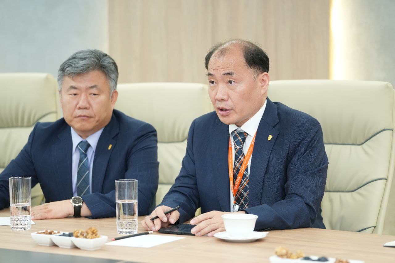 Обсуждались вопросы обучения студентов факультета информационных технологий Пучонского университета знаниям и навыкам, востребованным на рынке труда, исходя из требований корейских компаний и увеличения экспорта удаленных услуг