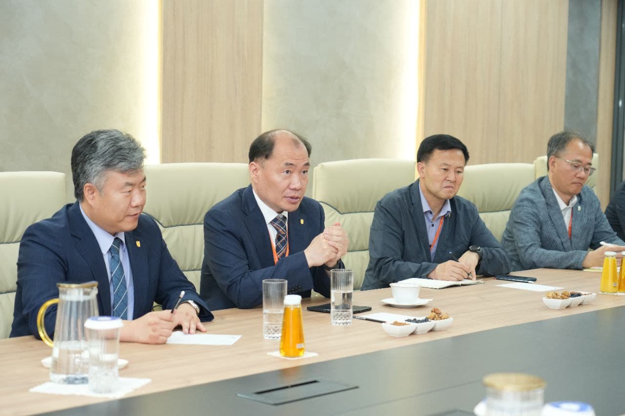 Обсуждались вопросы обучения студентов факультета информационных технологий Пучонского университета знаниям и навыкам, востребованным на рынке труда, исходя из требований корейских компаний и увеличения экспорта удаленных услуг