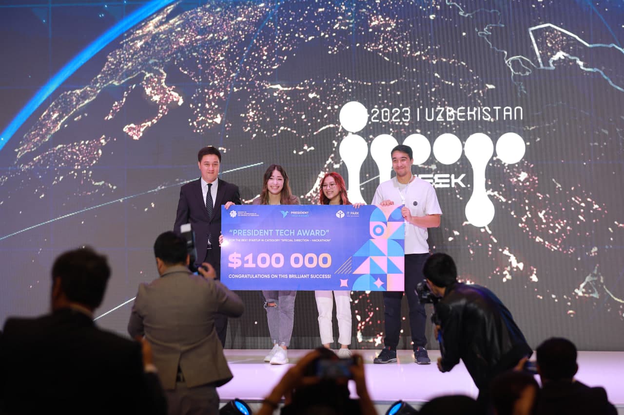 Exhibitions at the "ICT Expo Uzbekistan" featured presentations, and a participant in the "President Tech Award" hackathon received recognition in a distinct category.
