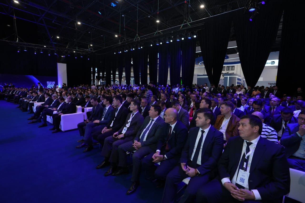 Exhibitions at the "ICT Expo Uzbekistan" featured presentations, and a participant in the "President Tech Award" hackathon received recognition in a distinct category.